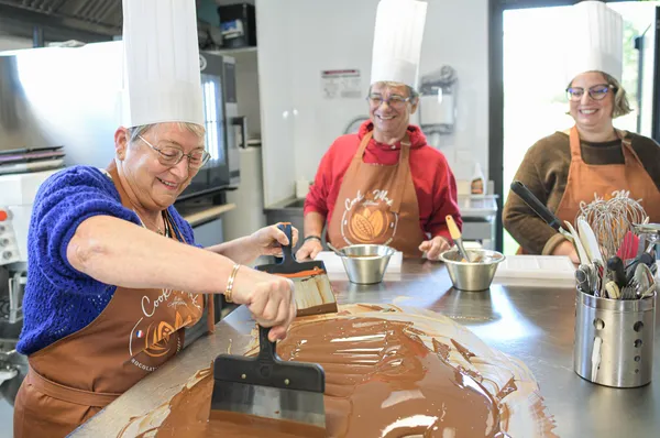 Réalisez vos tablettes de chocolat fourrées pralinées avec Marine - Image n°1 - Wecandoo