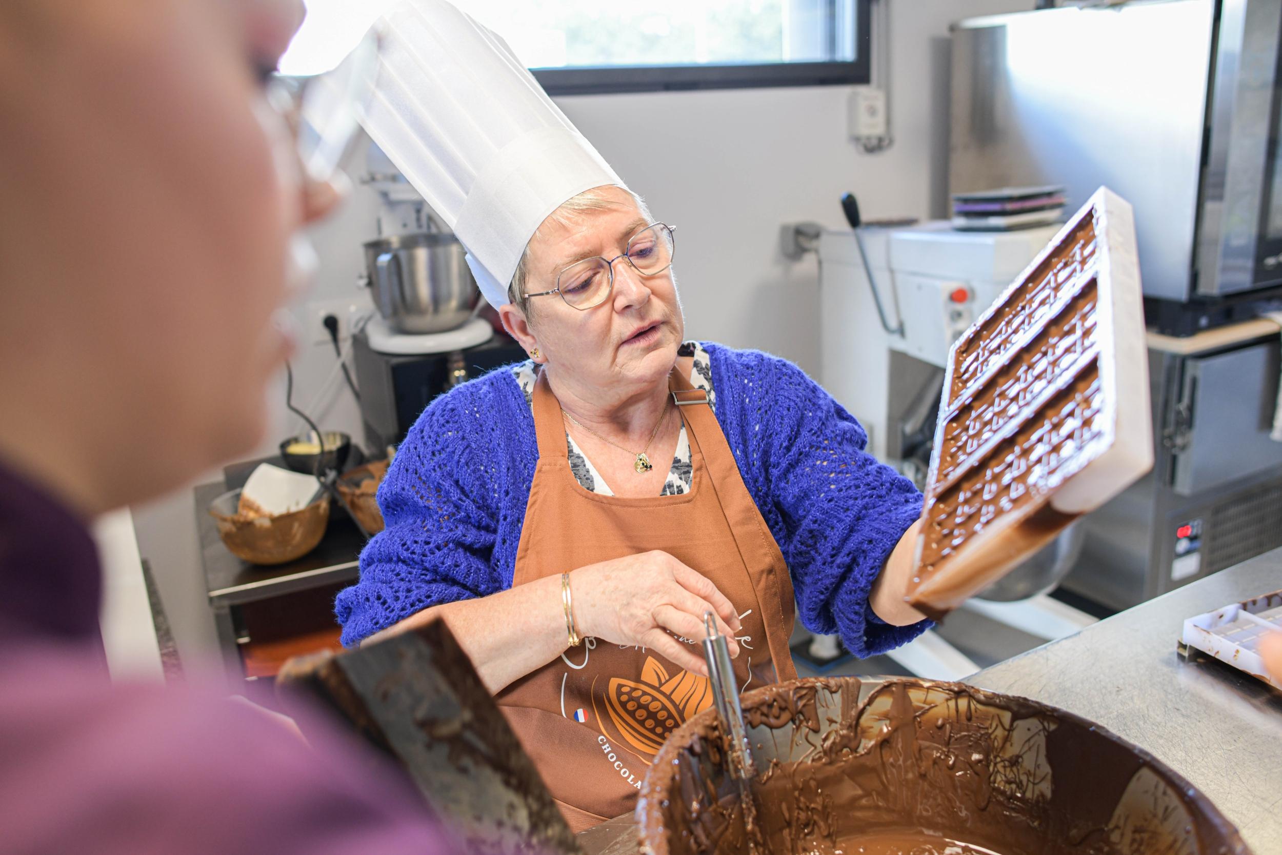 Réalisez vos tablettes de chocolat fourrées pralinées avec Marine - Image n°7 - Wecandoo
