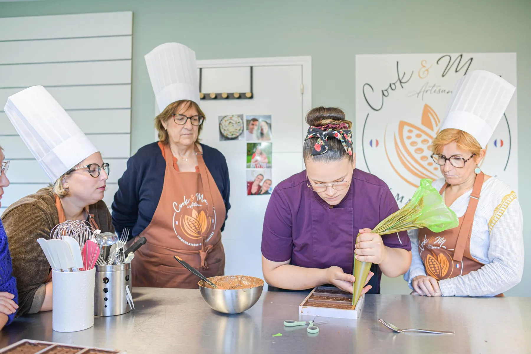 Réalisez vos tablettes de chocolat fourrées pralinées avec Marine - Image n°2 - Wecandoo