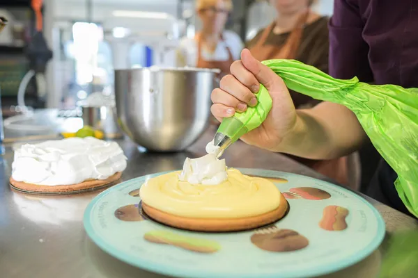 Réalisez votre tarte de saison gourmande avec Marine - Image n°1 - Wecandoo