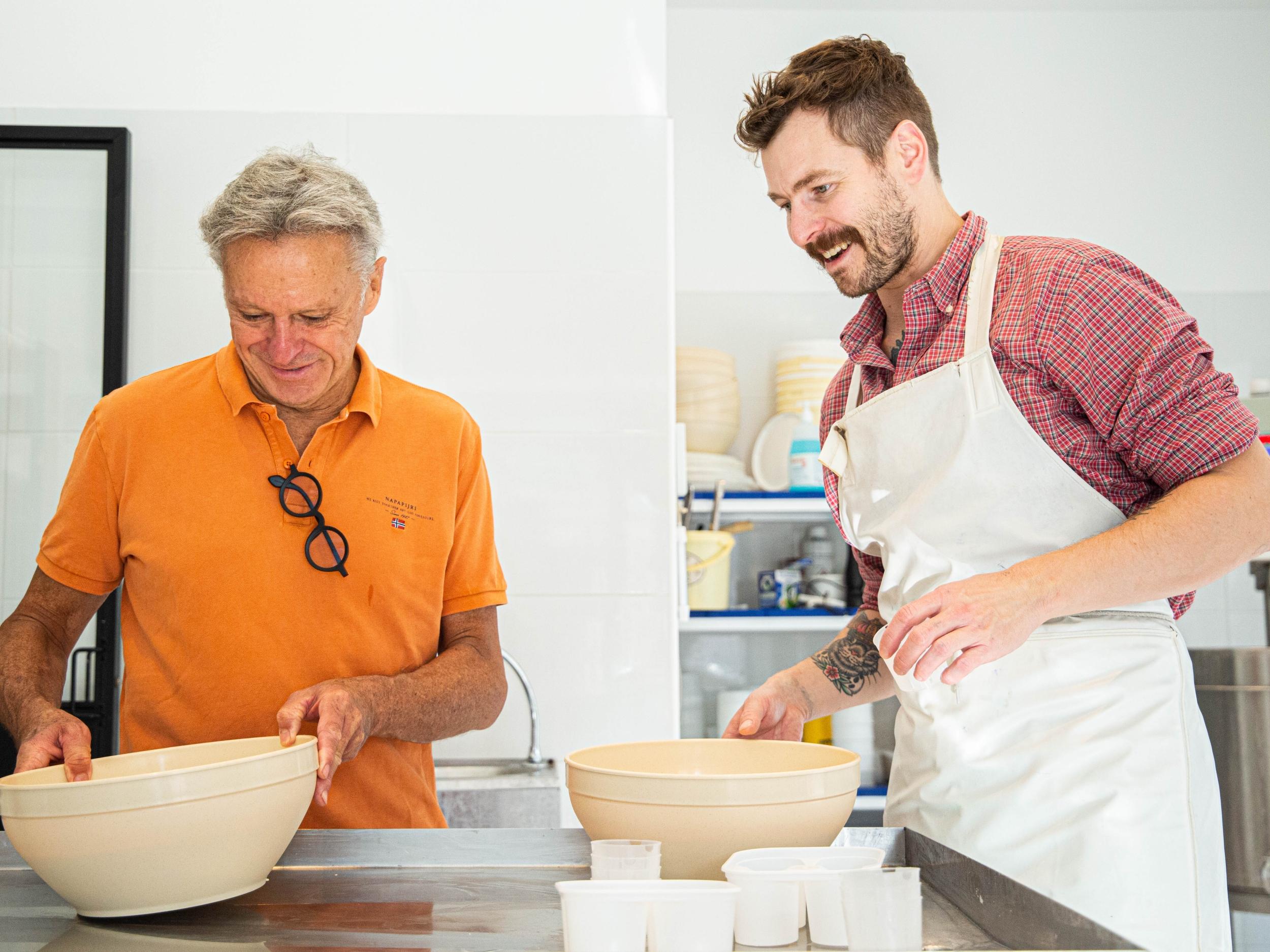 Découvrez les mystères de la fabrication de fromages avec François et Roxanne - Image n°2 - Wecandoo