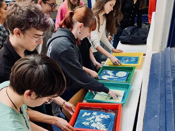 Initiez-vous au cyanotype à partir de vos photos avec Claire - Image n°5 - Wecandoo