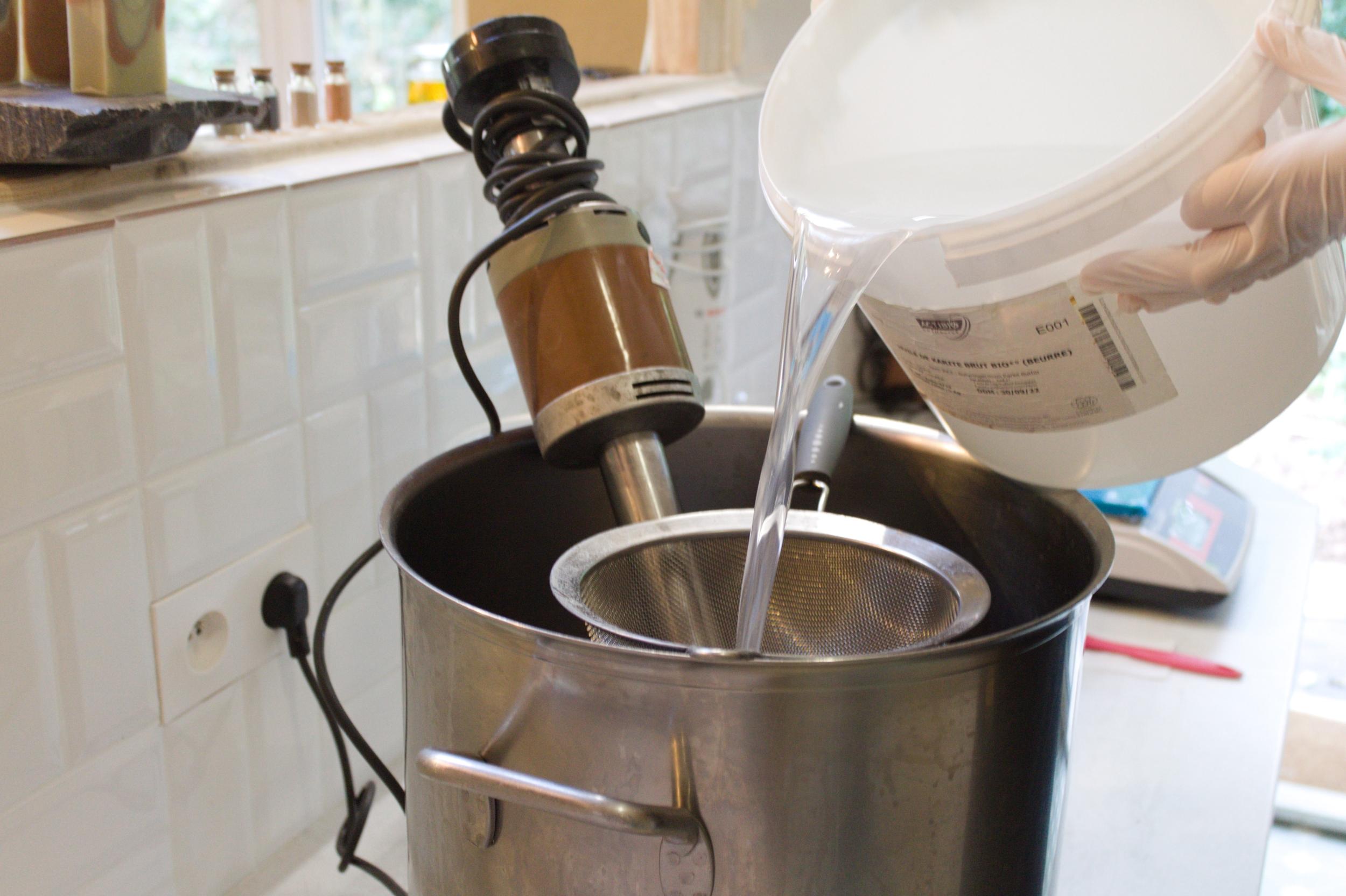 Réalisez vos savons marbrés avec Anaïs - Image n°7 - Wecandoo