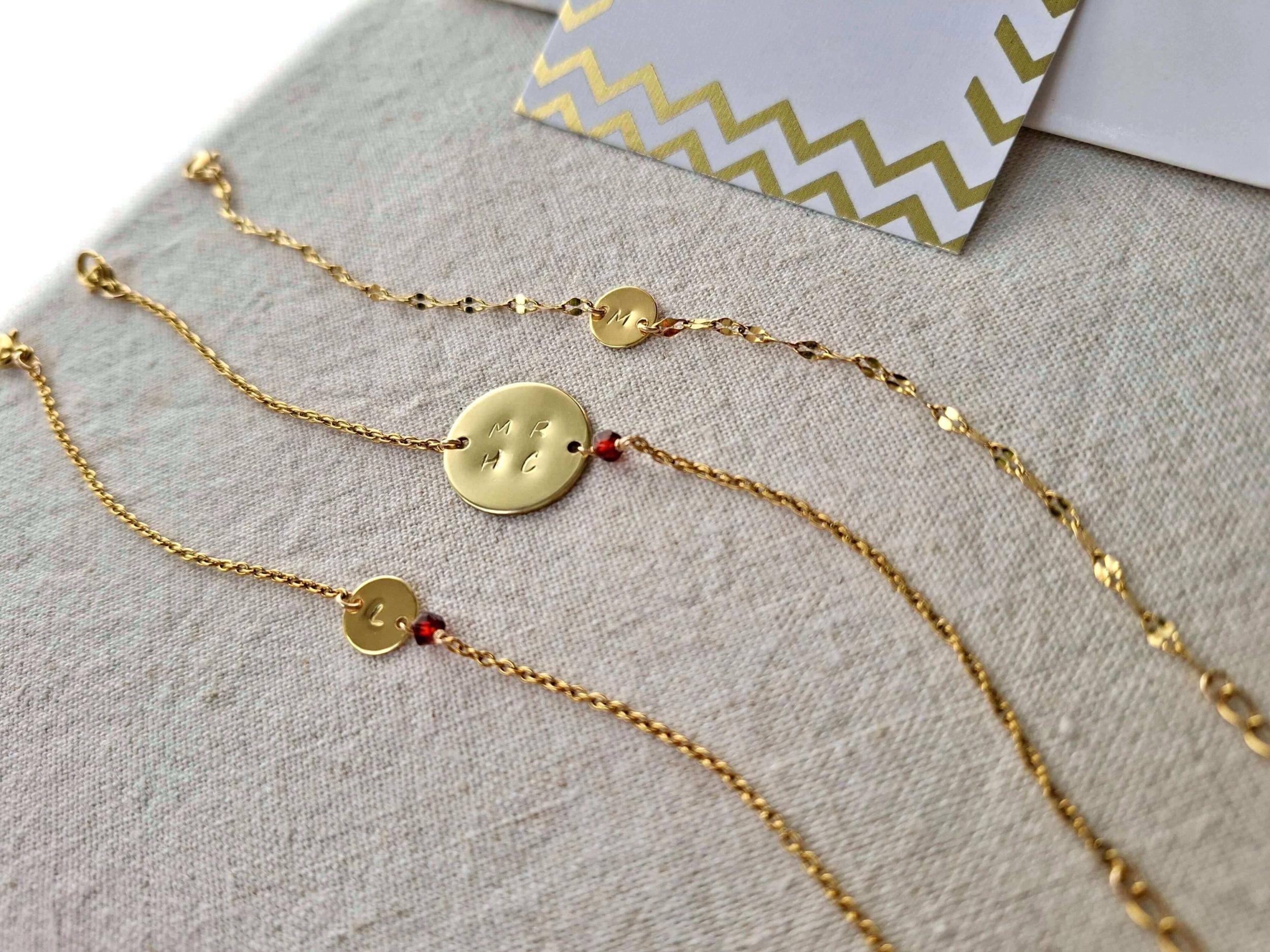 Réalisez votre bracelet avec une médaille gravée