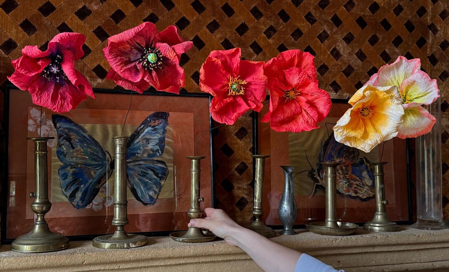 Créez une fleur de pivoine éternelle en papier et matières recyclées avec Anna à Paris - Image n°2 - Wecandoo