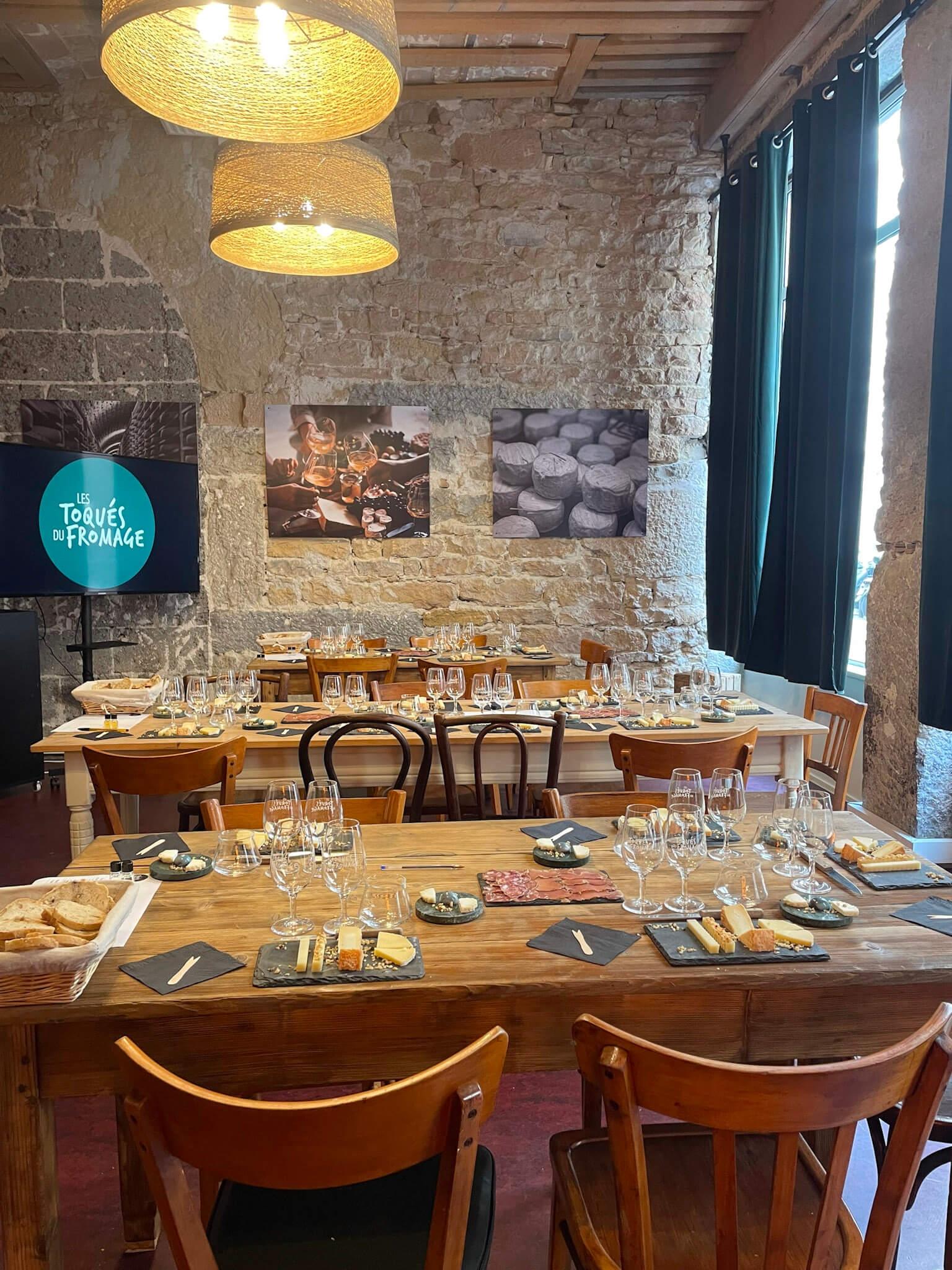 Dégustez des accords fromages et spiritueux avec Antoine et Quentin - Image n°6 - Wecandoo