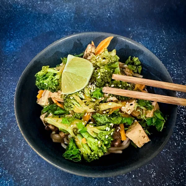 Réunissez votre équipe et cuisinez ensemble votre repas de chef avec Mounia - Afbeelding nr. 2 - Wecandoo