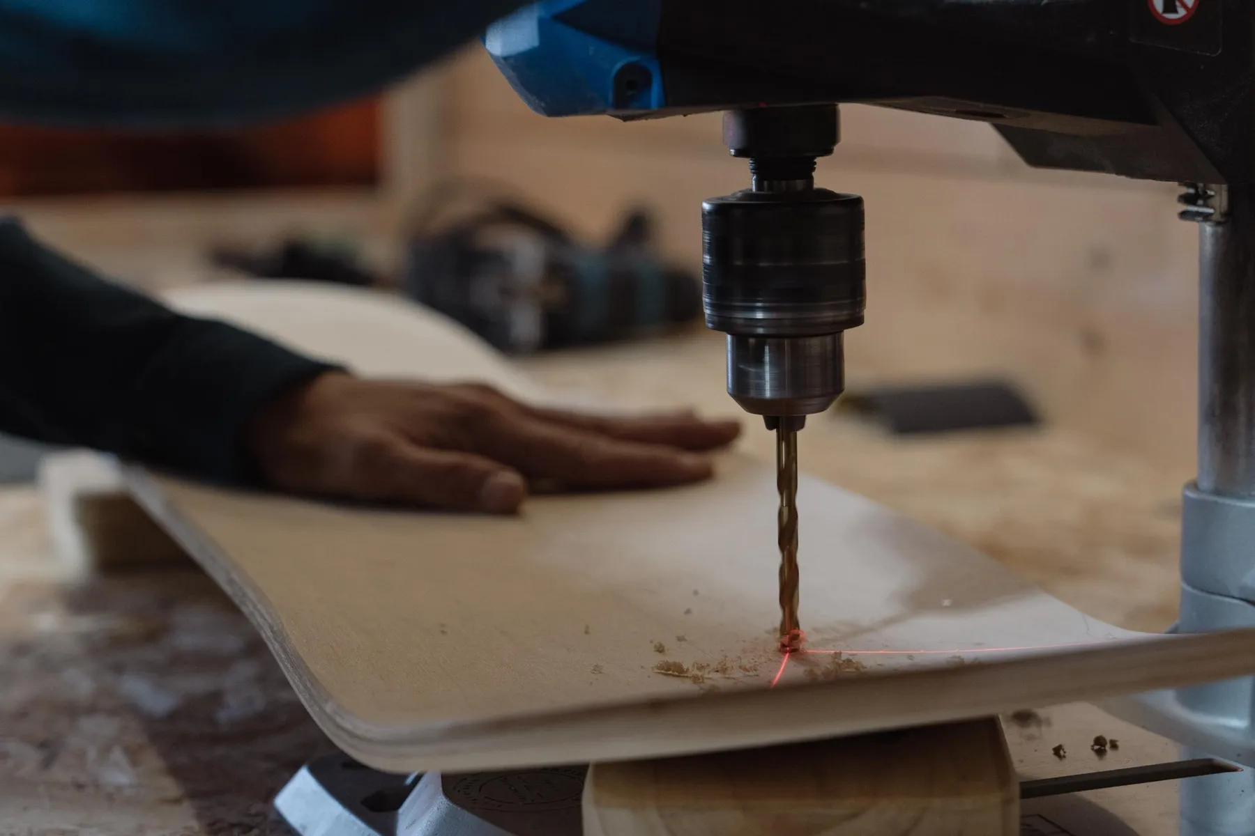 Fabriquez votre planche de skateboard avec Tom - Image n°1 - Wecandoo