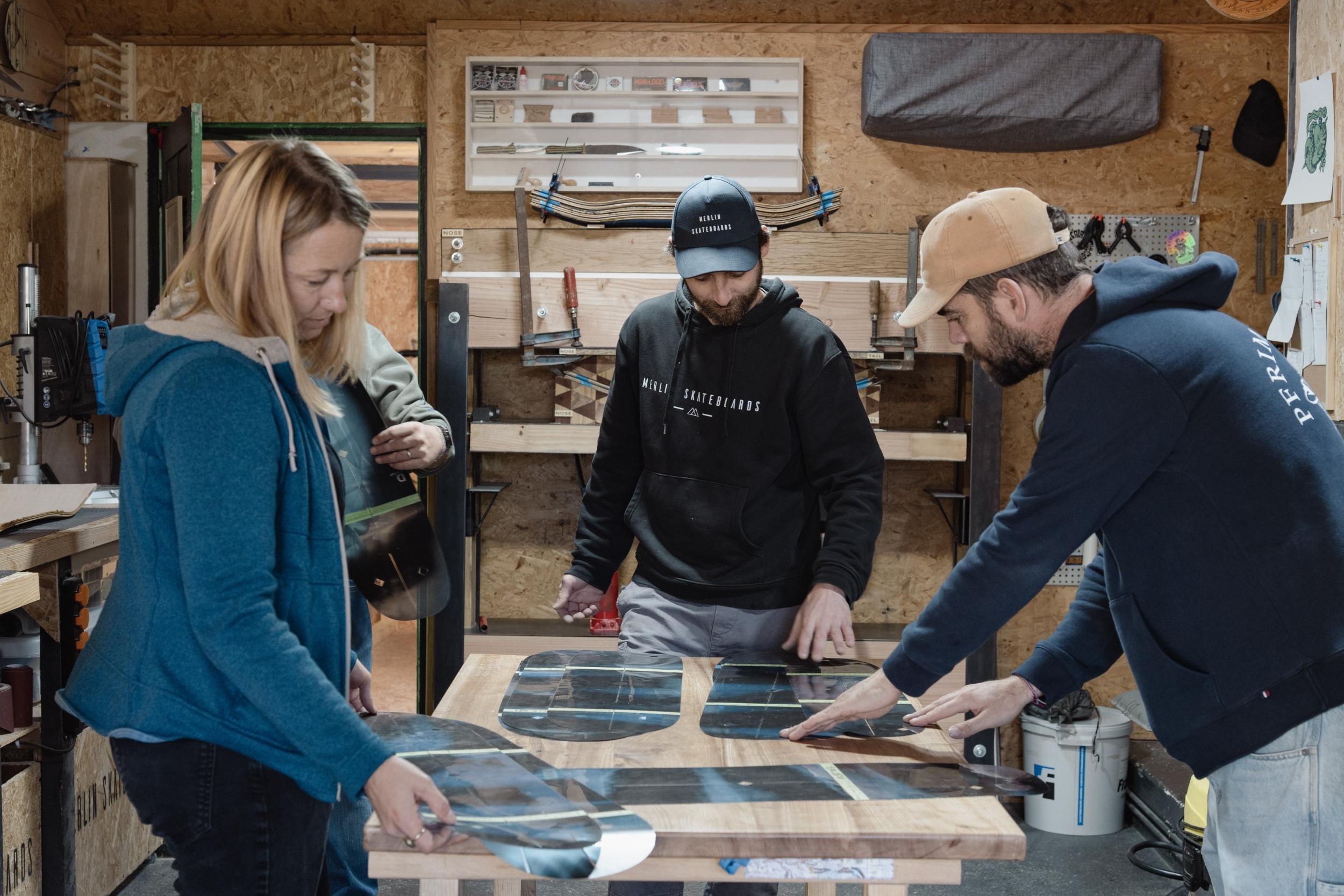 Fabriquez votre planche de skateboard personnalisée avec placage de finition sur une journée avec Tom - Image n°9 - Wecandoo