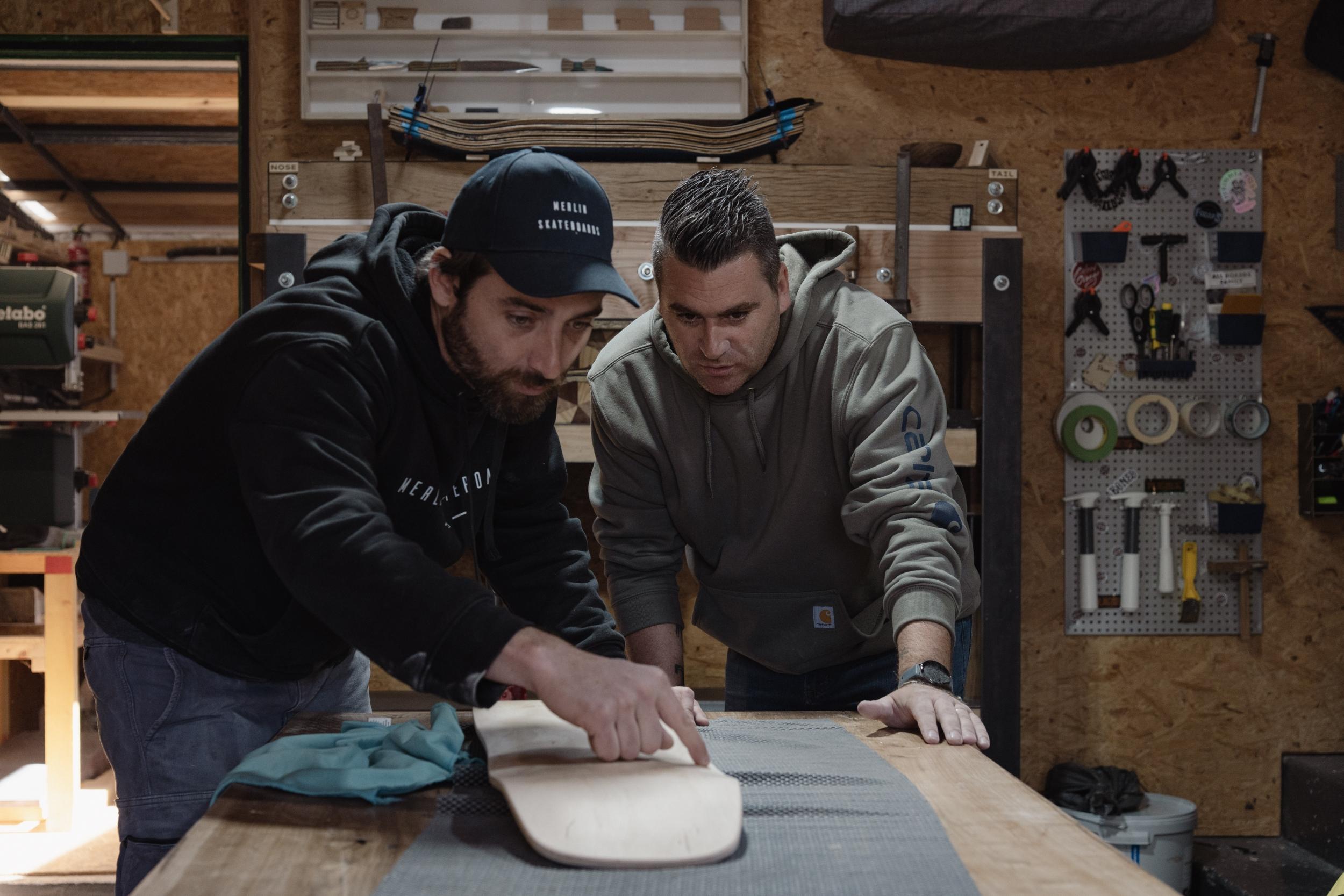 Fabriquez votre planche de skateboard personnalisée avec placage de finition sur une journée avec Tom - Image n°3 - Wecandoo