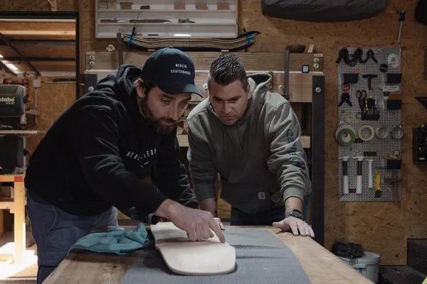 Fabriquez votre planche de skateboard personnalisée avec placage de finition sur une journée avec Tom - Afbeelding nr. 3 - Wecandoo