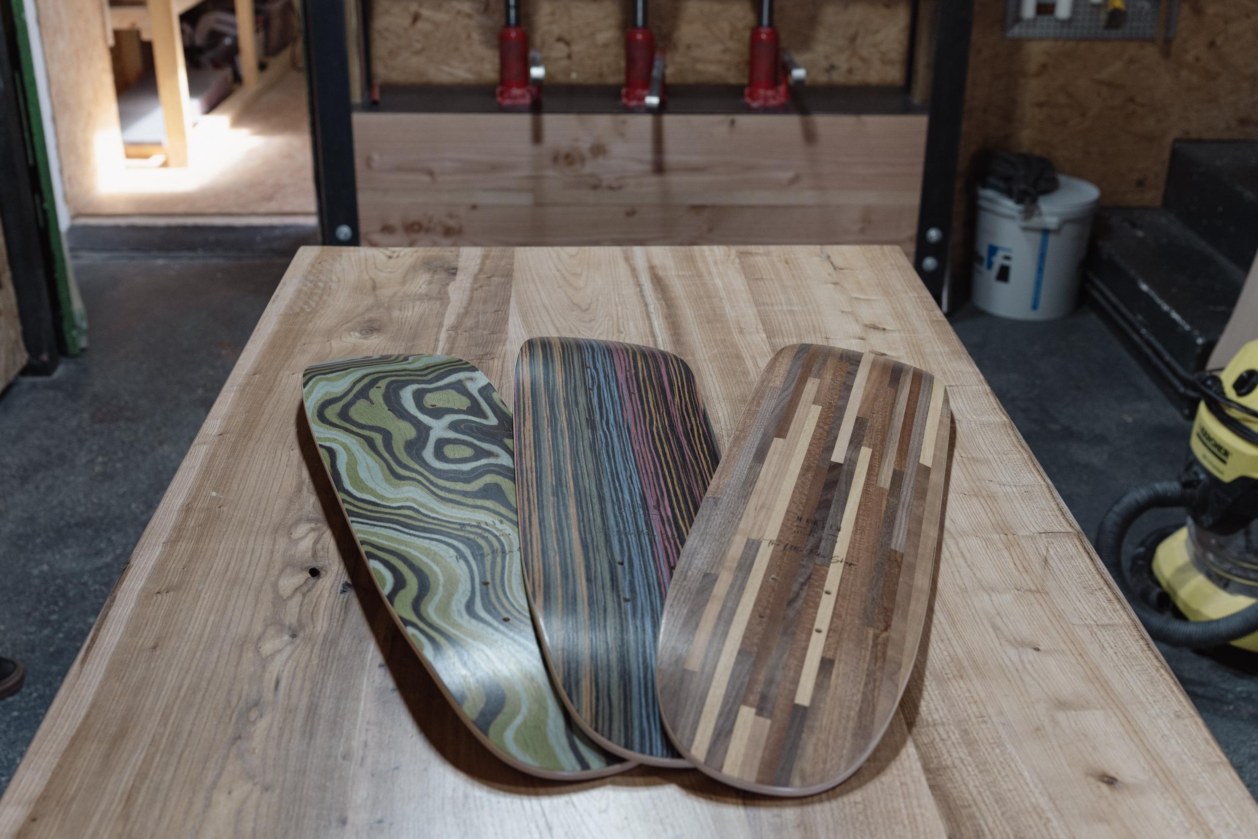 Fabriquez votre planche de skateboard personnalisée avec placage de finition sur une journée avec Tom - Image n°1 - Wecandoo