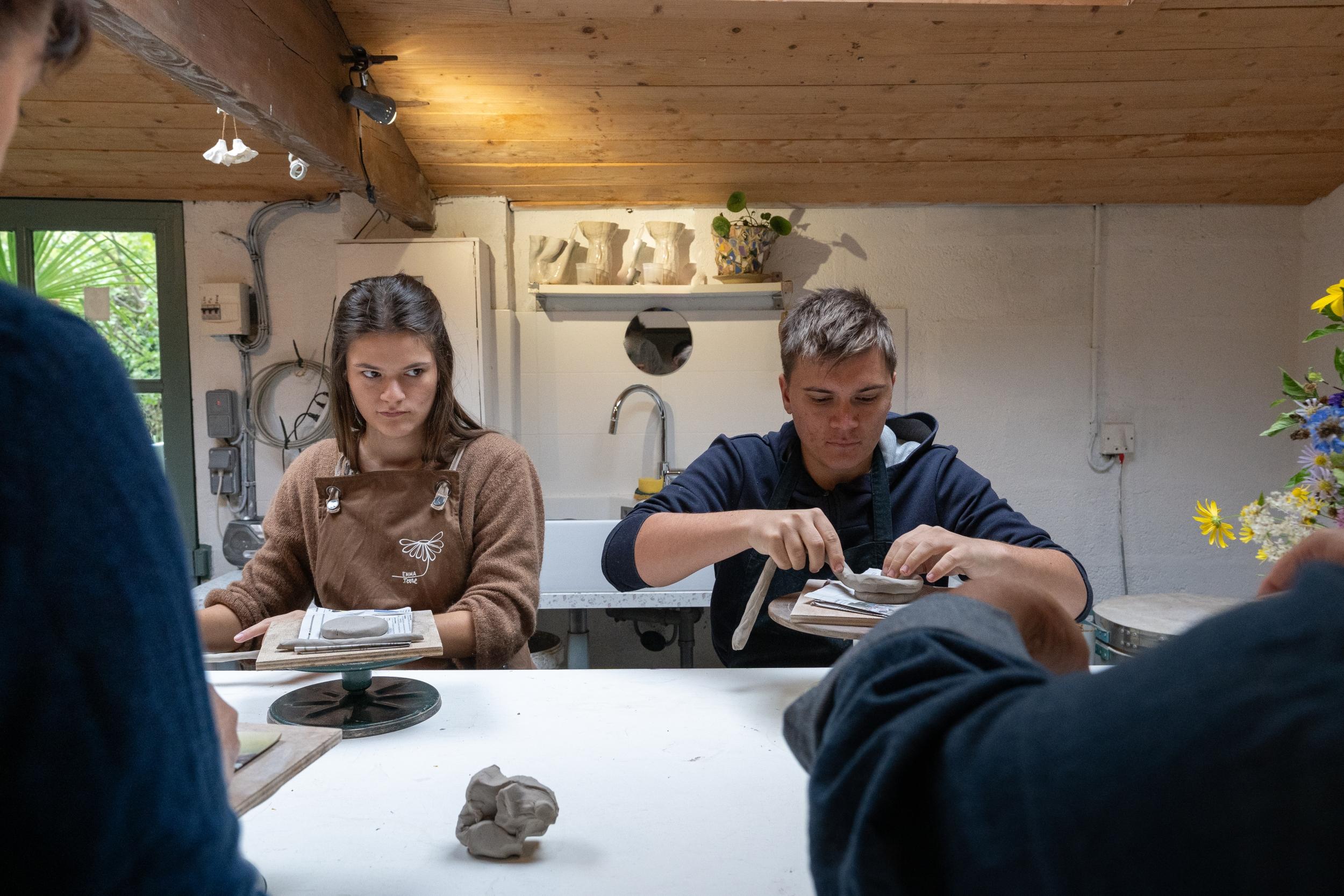Modelez et décorez vos assiettes en duo avec votre enfant, accompagnés par Emmanuelle - Image n°7 - Wecandoo