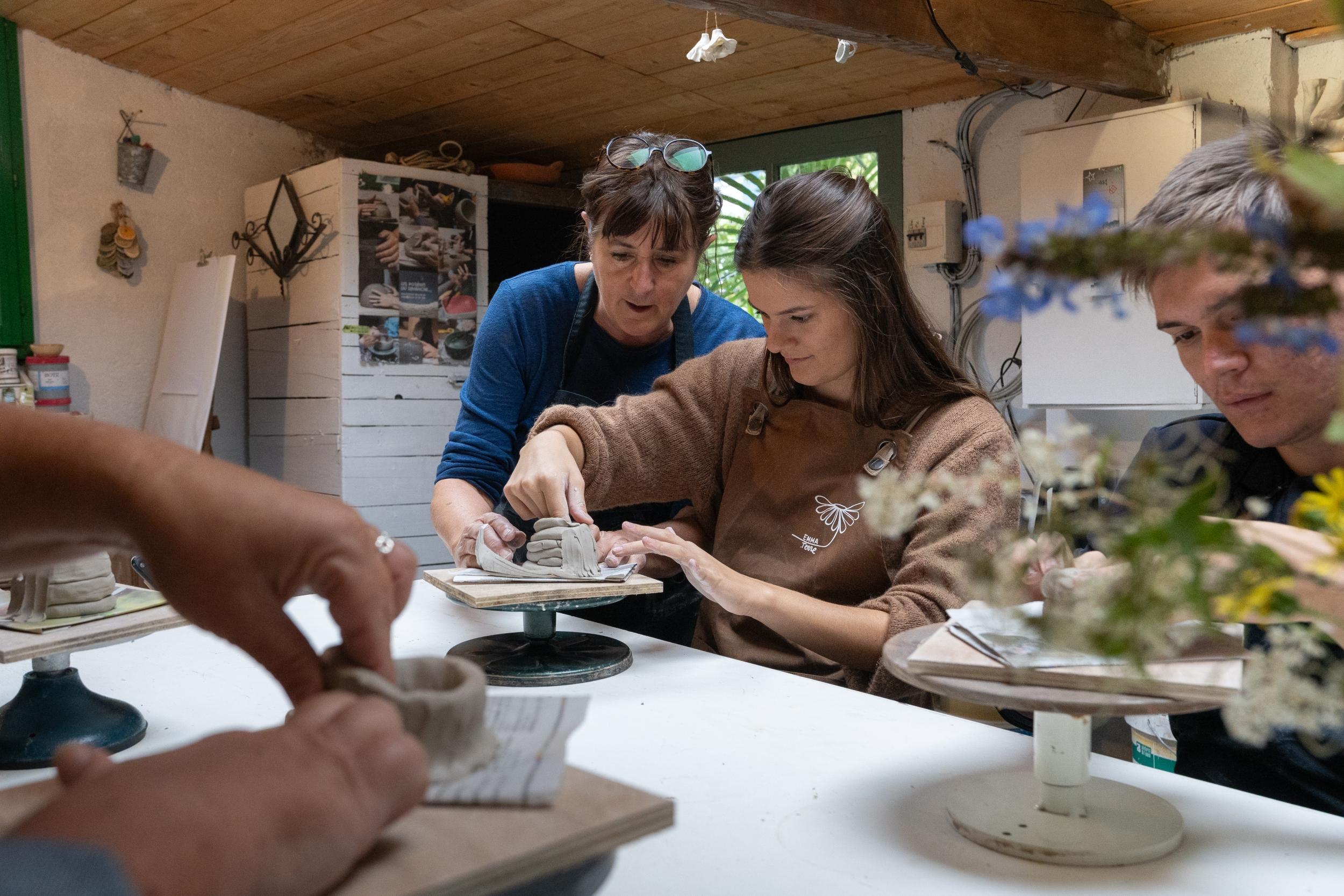 Modelez et décorez vos assiettes avec des empreintes végétales avec Emmanuelle - Image n°4 - Wecandoo