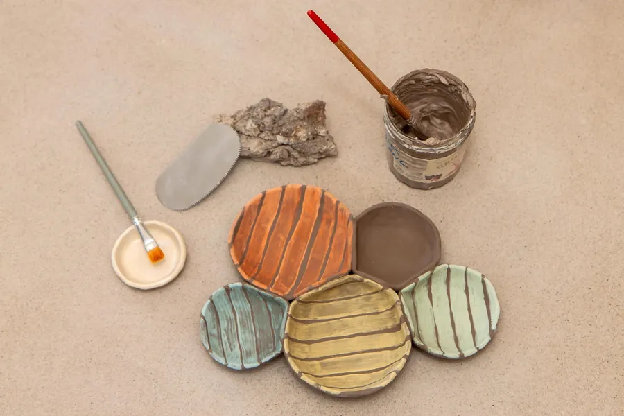 Façonnez et décorez votre céramique à la main avec Alexandra - Image n°1 - Wecandoo