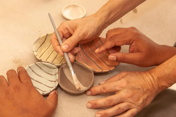 Façonnez et décorez votre céramique à la main avec Alexandra - Image n°5 - Wecandoo