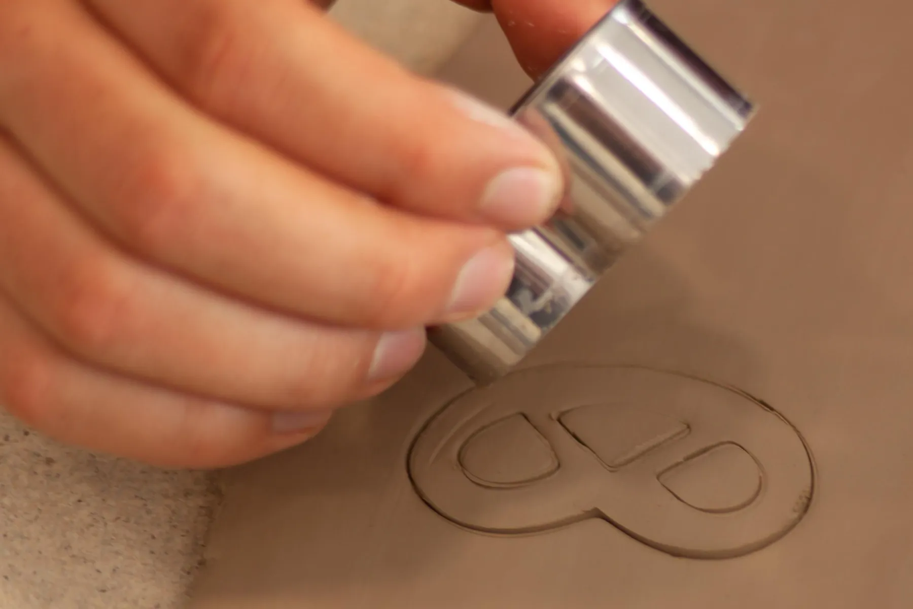 Façonnez et décorez votre céramique à la main avec Alexandra - Image n°2 - Wecandoo