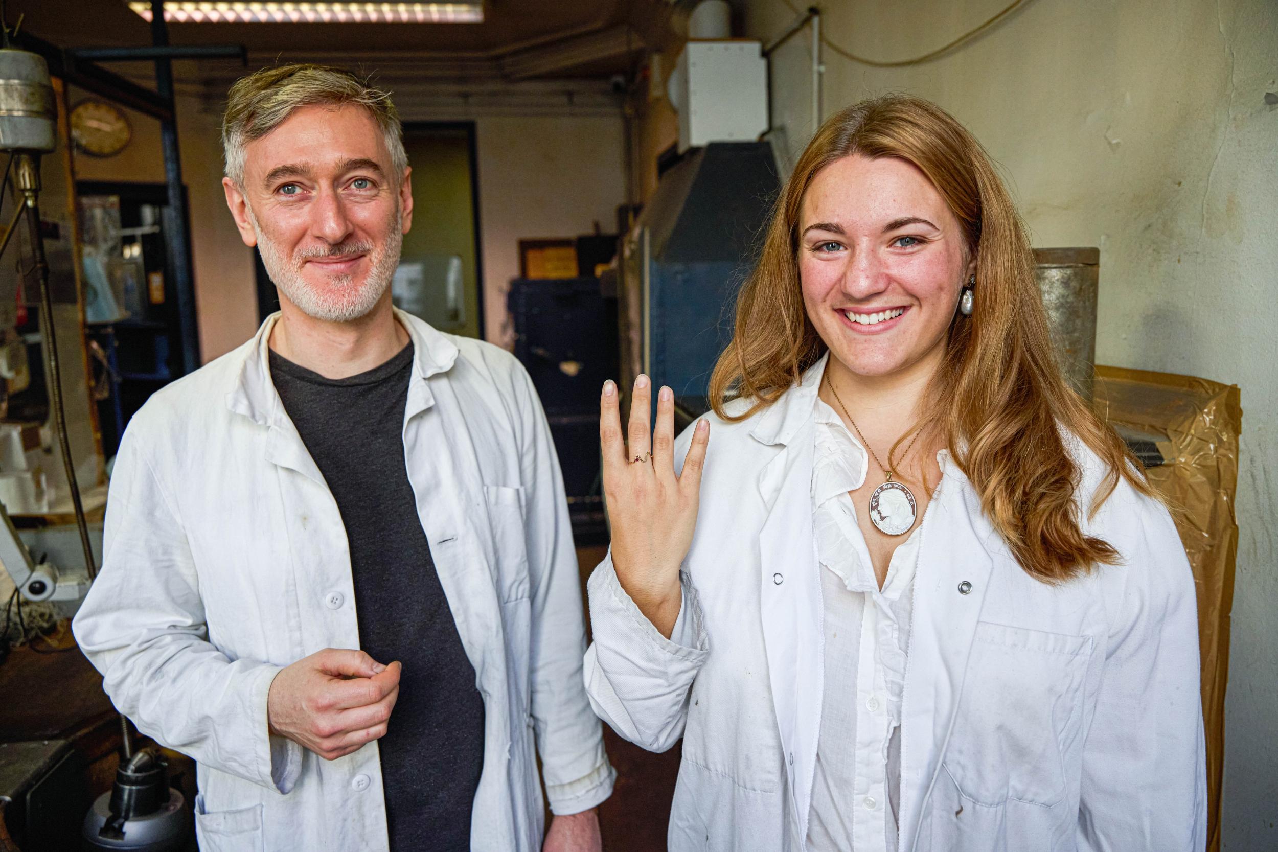 Créez une bague sur mesure en or jaune ou blanc sertie de pierre précieuse avec Nicolas - Image n°6 - Wecandoo