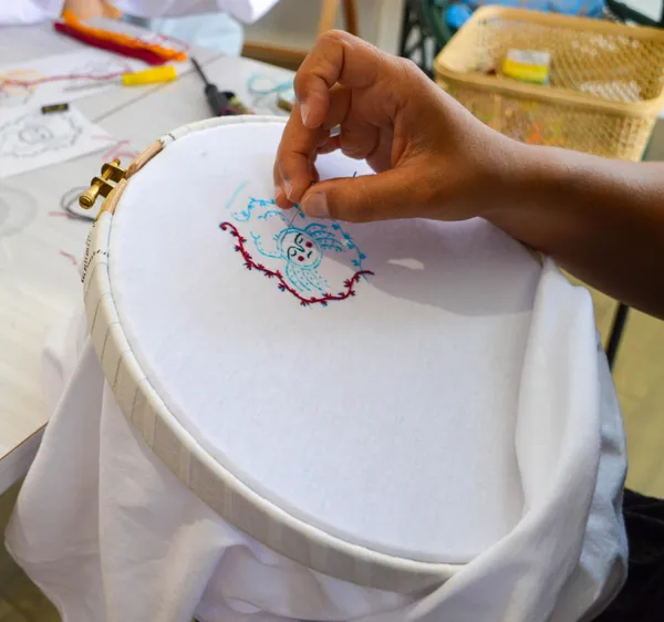 Brodez une chemise ou un t-shirt - Afbeelding nr. 3 - Wecandoo