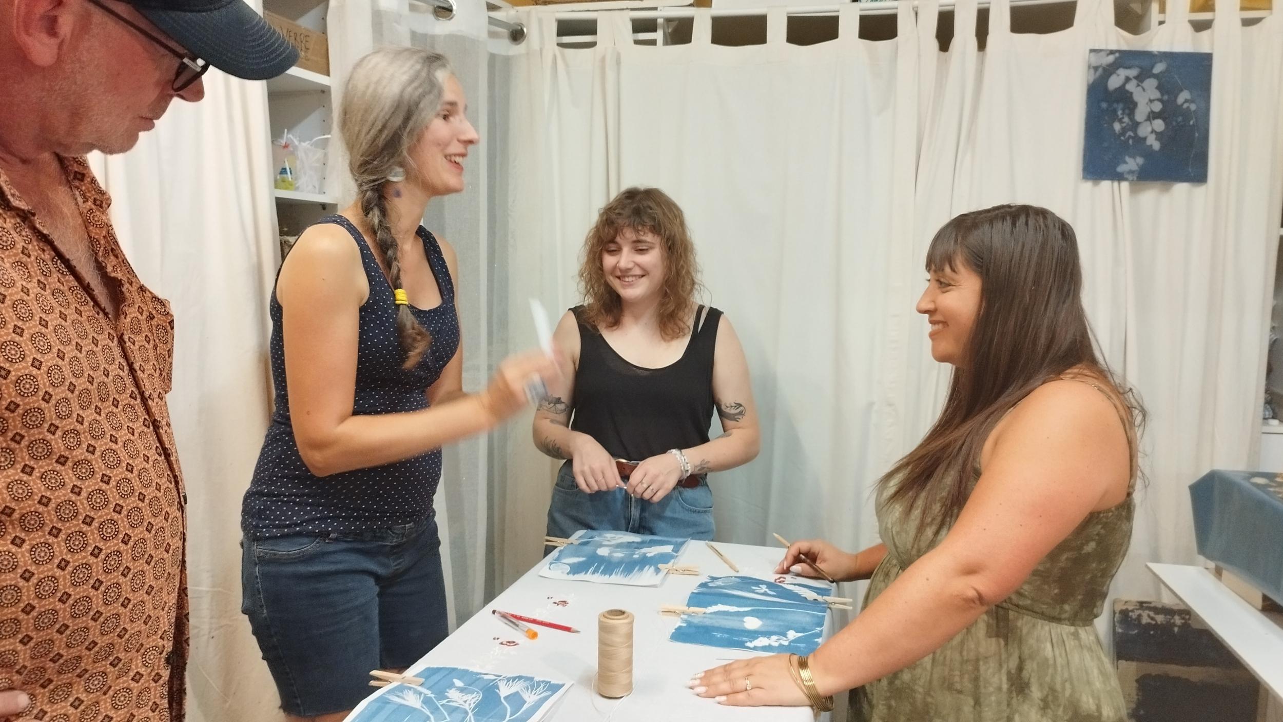 Fabriquez votre carnet imprimé par le soleil et cousu main avec Sarah - Image n°4 - Wecandoo