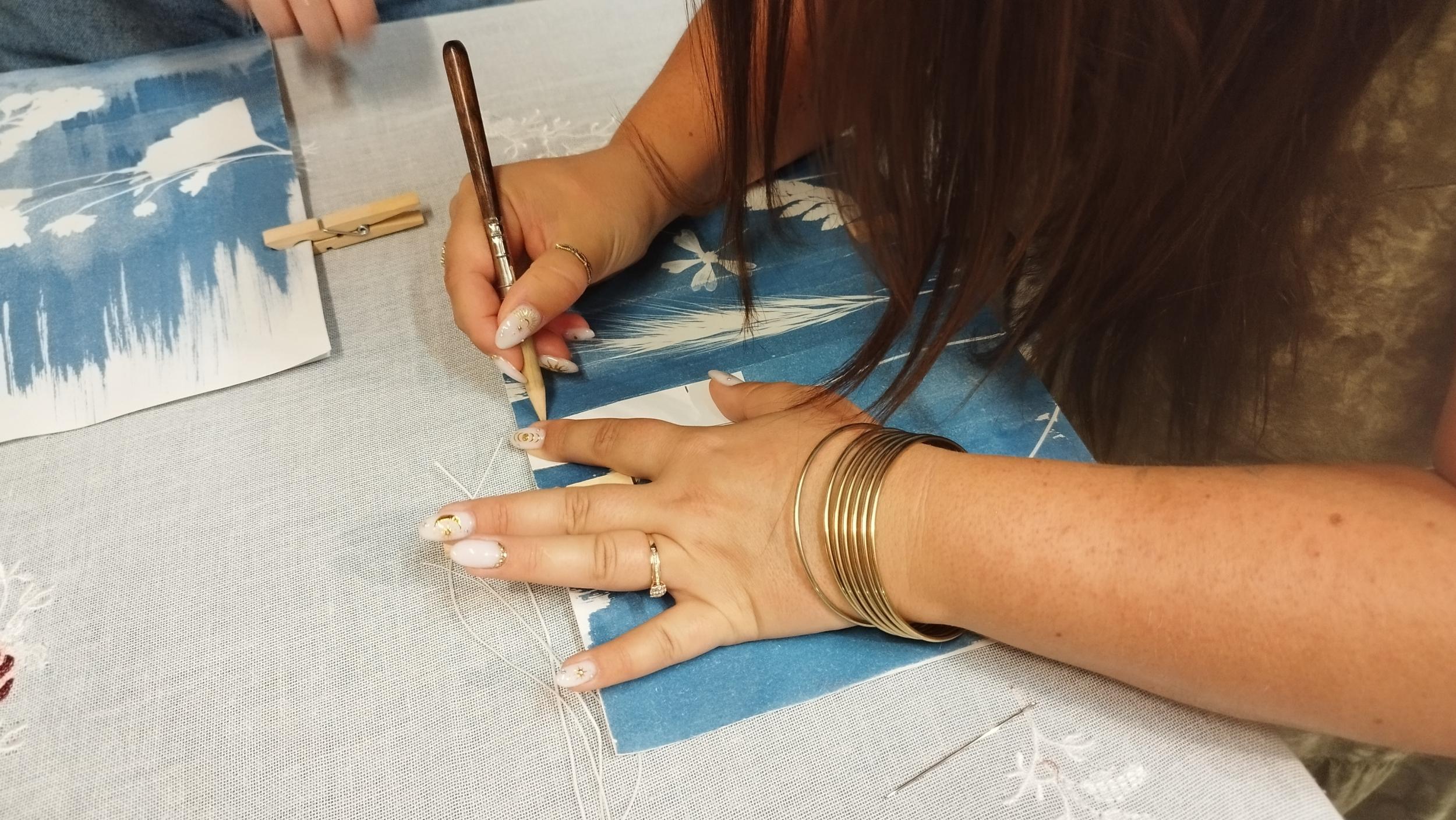 Fabriquez votre carnet imprimé par le soleil et cousu main avec Sarah - Image n°5 - Wecandoo