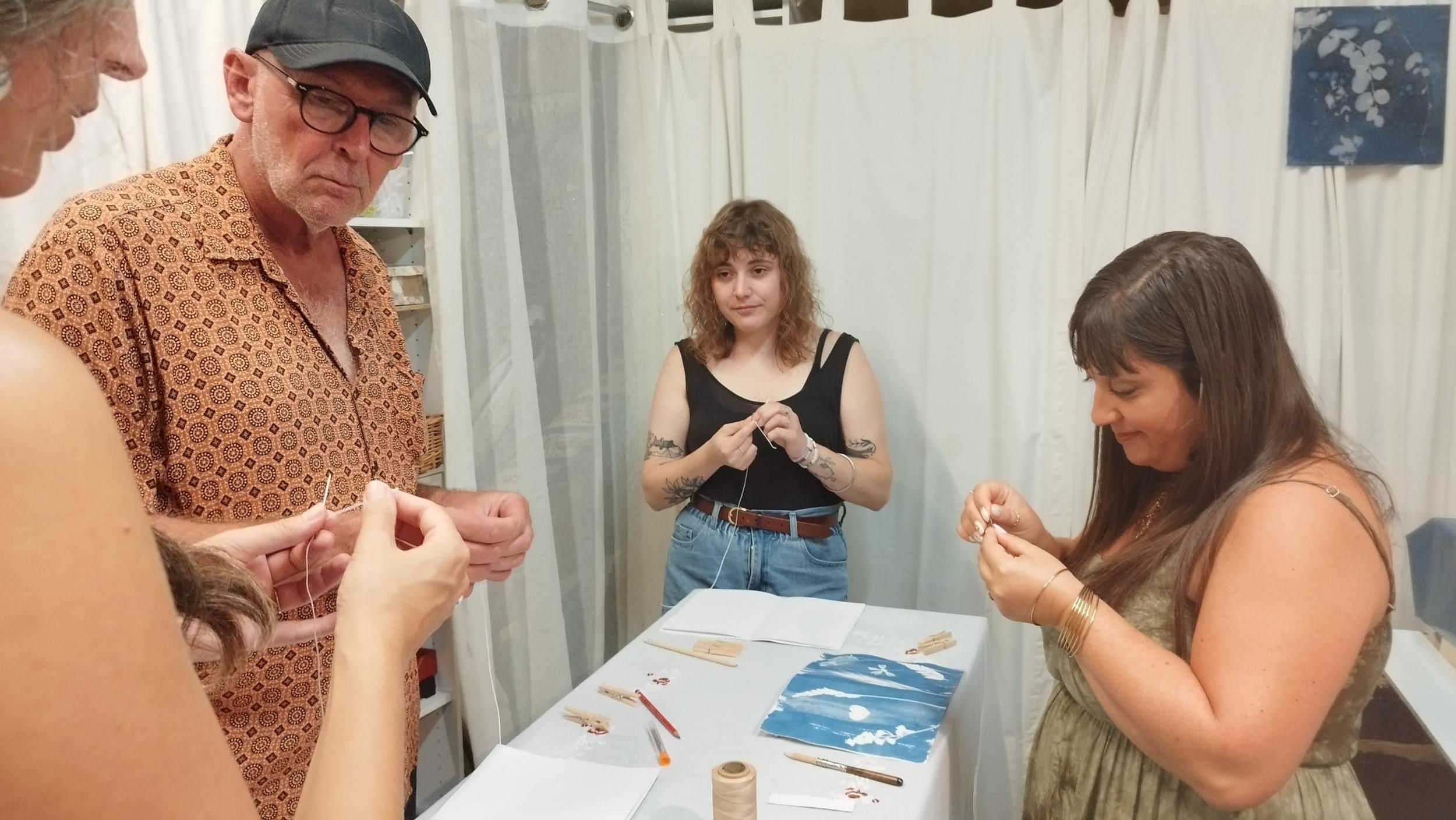 Fabriquez votre carnet imprimé par le soleil et cousu main avec Sarah - Image n°9 - Wecandoo