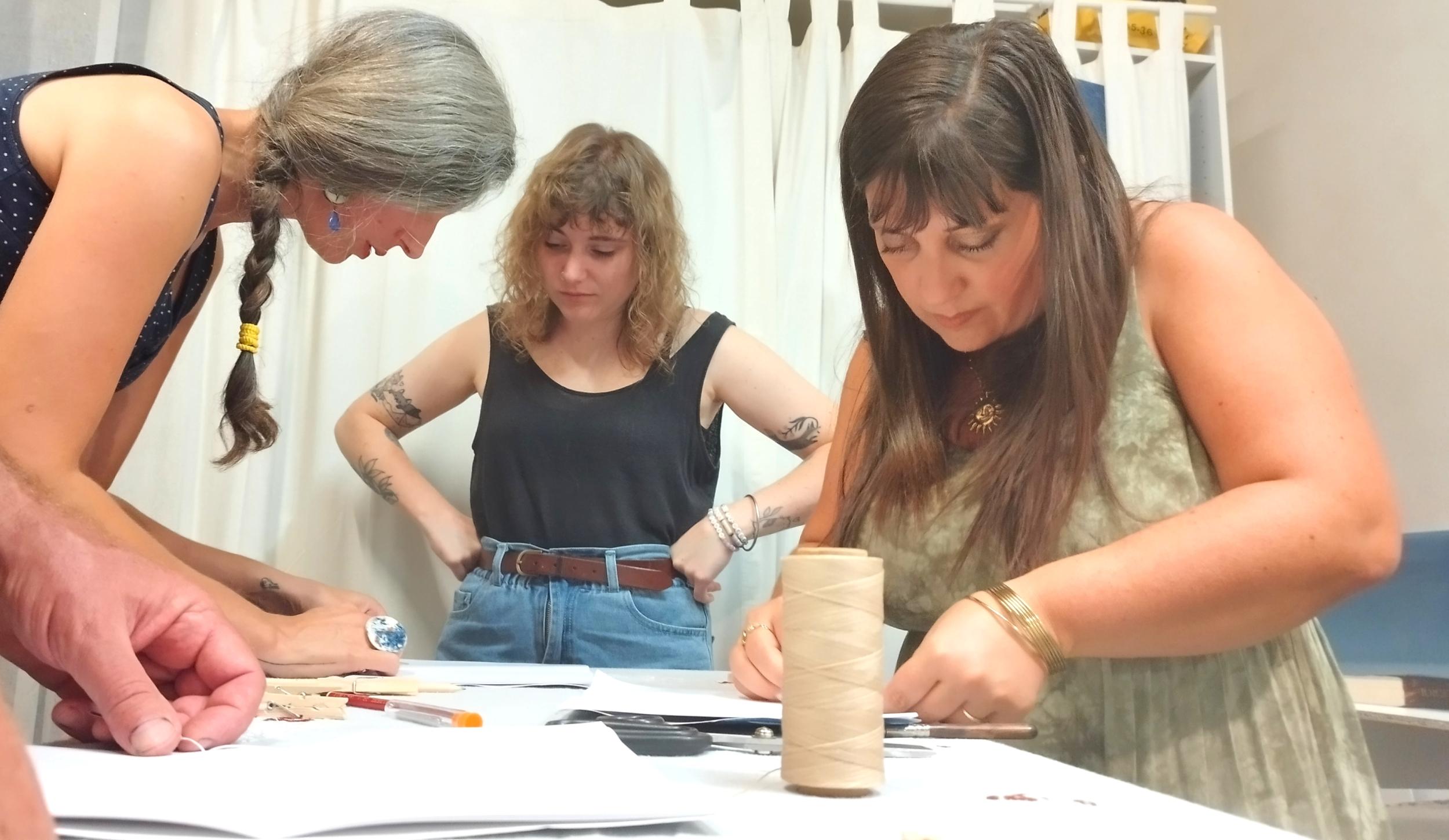 Fabriquez votre carnet imprimé par le soleil et cousu main avec Sarah - Image n°7 - Wecandoo