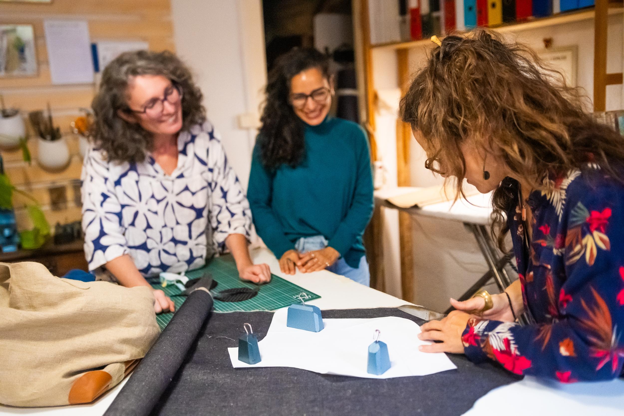 Réalisez votre veste réversible tendance en tissu local avec Aurélie - Image n°9 - Wecandoo