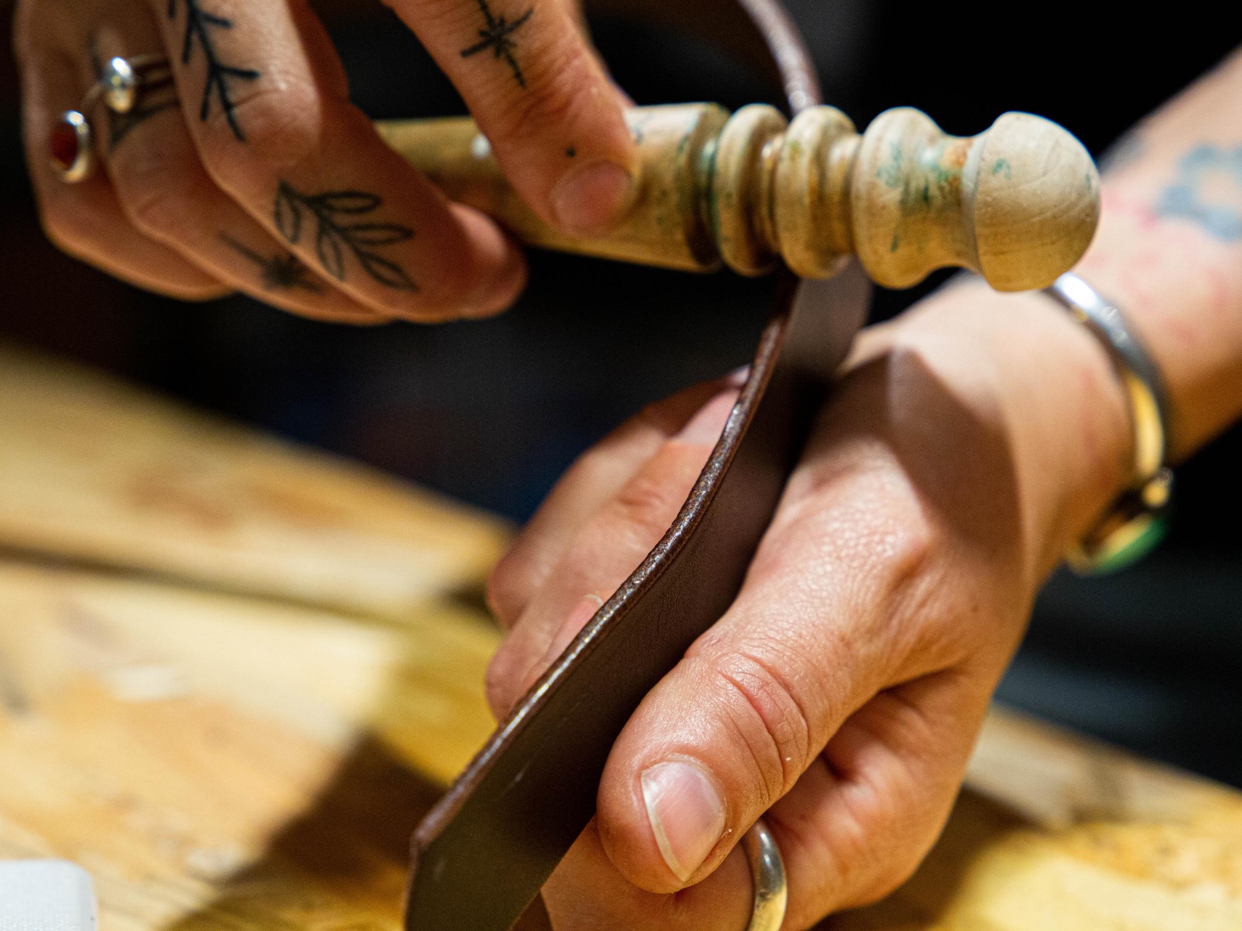 Confectionnez votre ceinture en tannage naturel avec Roxane - Image n°2 - Wecandoo