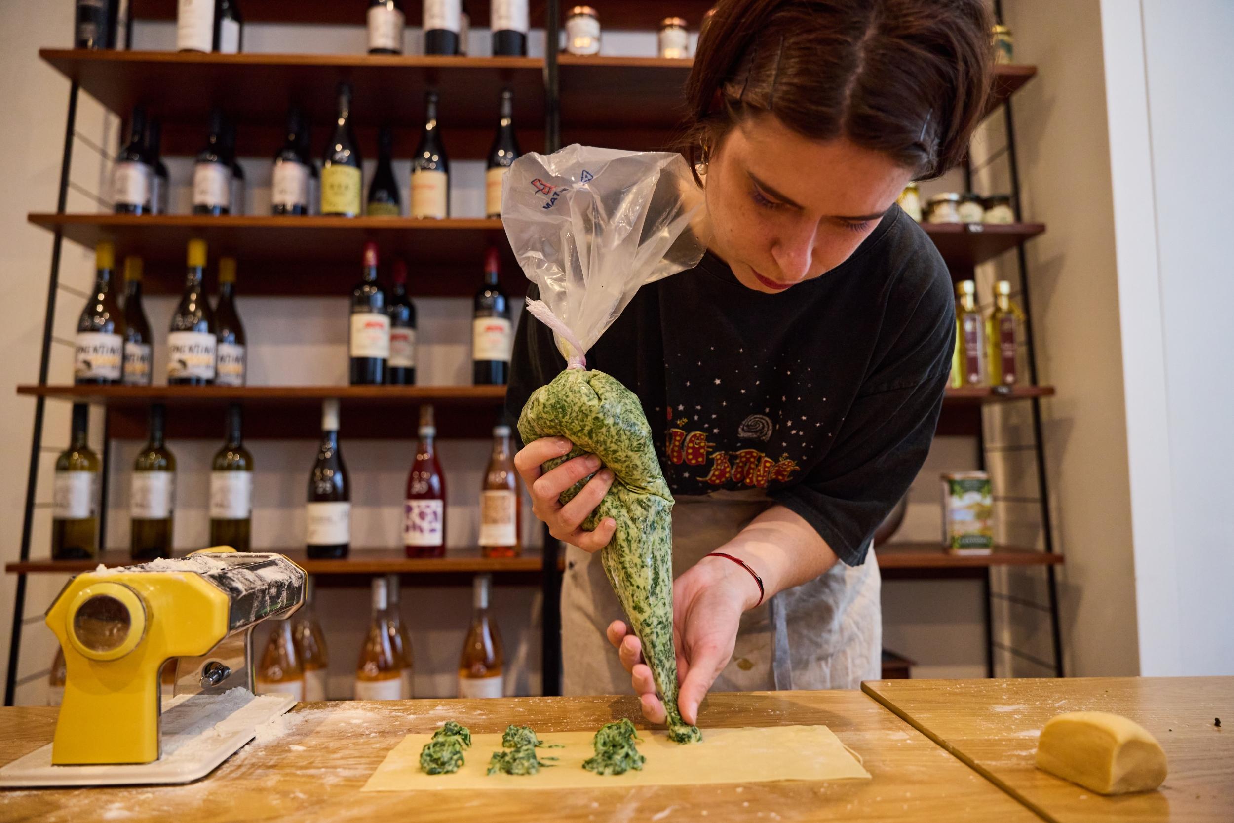 Cuisinez des ravioles farcies et leur beurre sauge avec Davide - Image n°3 - Wecandoo