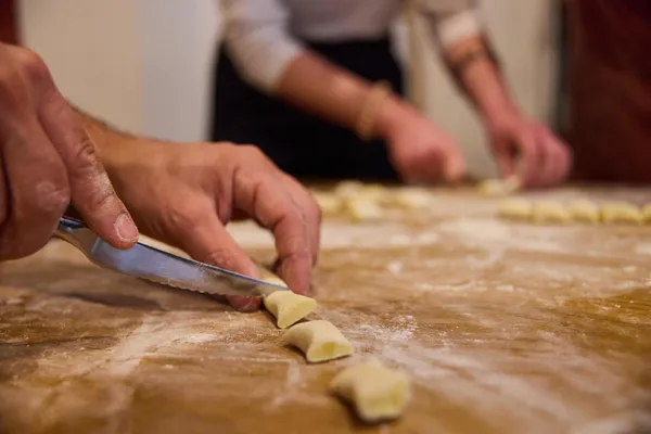 Cuisinez des gnocchis au pesto avec Davide - Image n°2 - Wecandoo