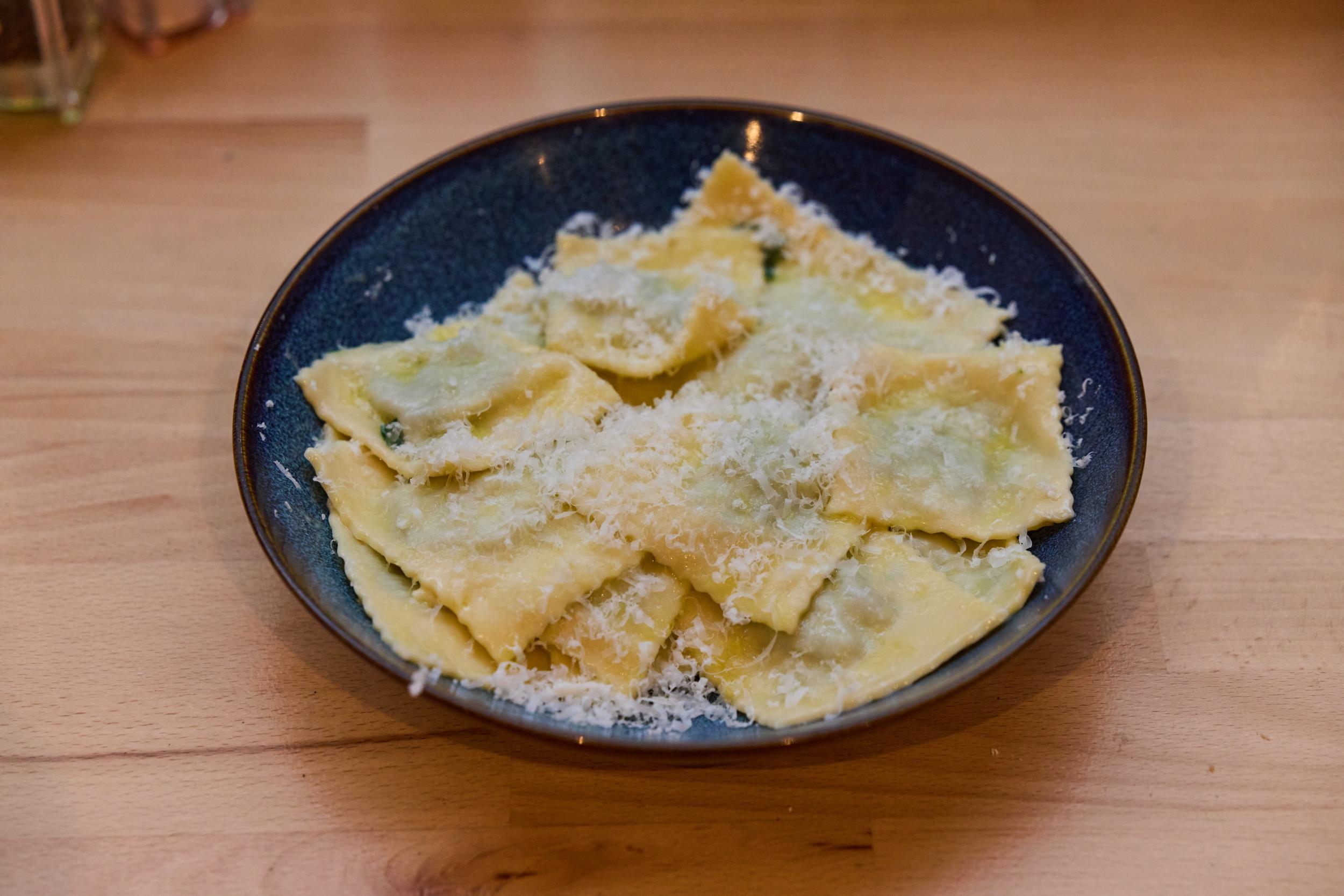 Cuisinez des ravioles farcies et leur beurre sauge avec Davide - Image n°1 - Wecandoo