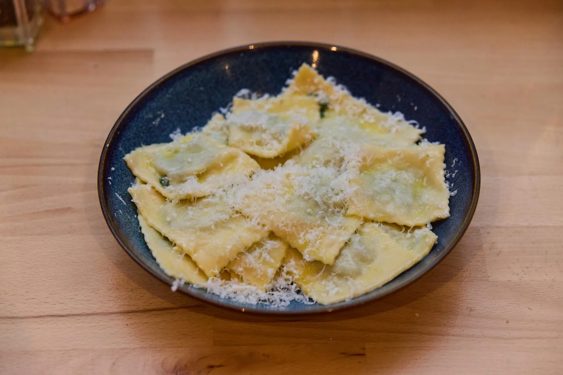 Cuisinez des ravioles farcies et leur beurre de sauge avec Davide - Afbeelding nr. 1 - Wecandoo