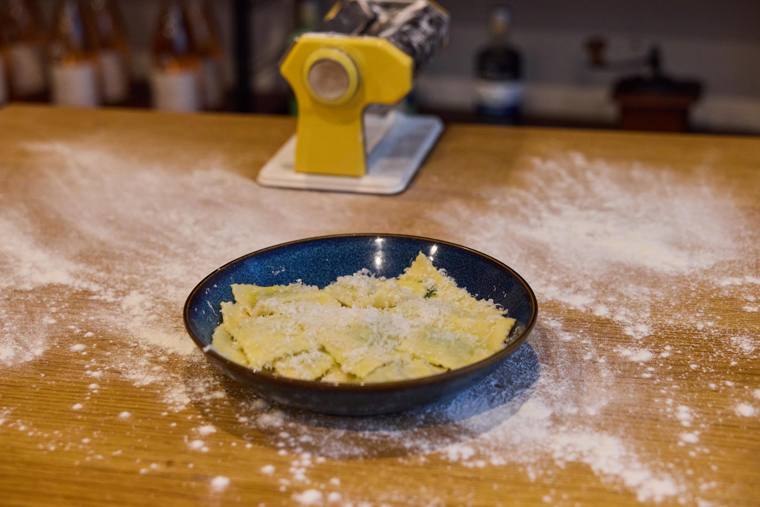 Cuisinez des ravioles farcies et leur beurre sauge avec Davide - Image n°8 - Wecandoo