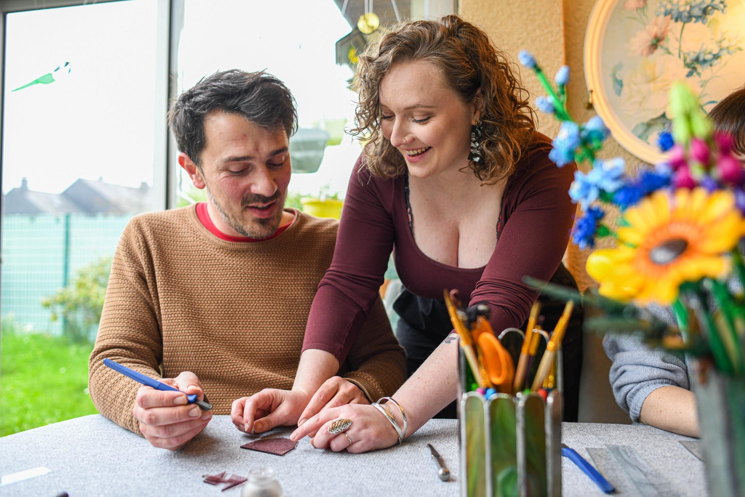 Réalisez votre vitrail Tiffany sur une journée avec Cécile - Image n°4 - Wecandoo