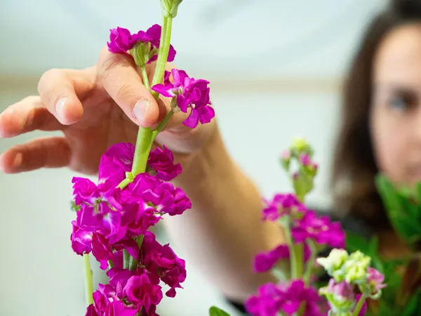 Réalisez un bouquet de fleurs XXL avec Adeline - Image n°2 - Wecandoo