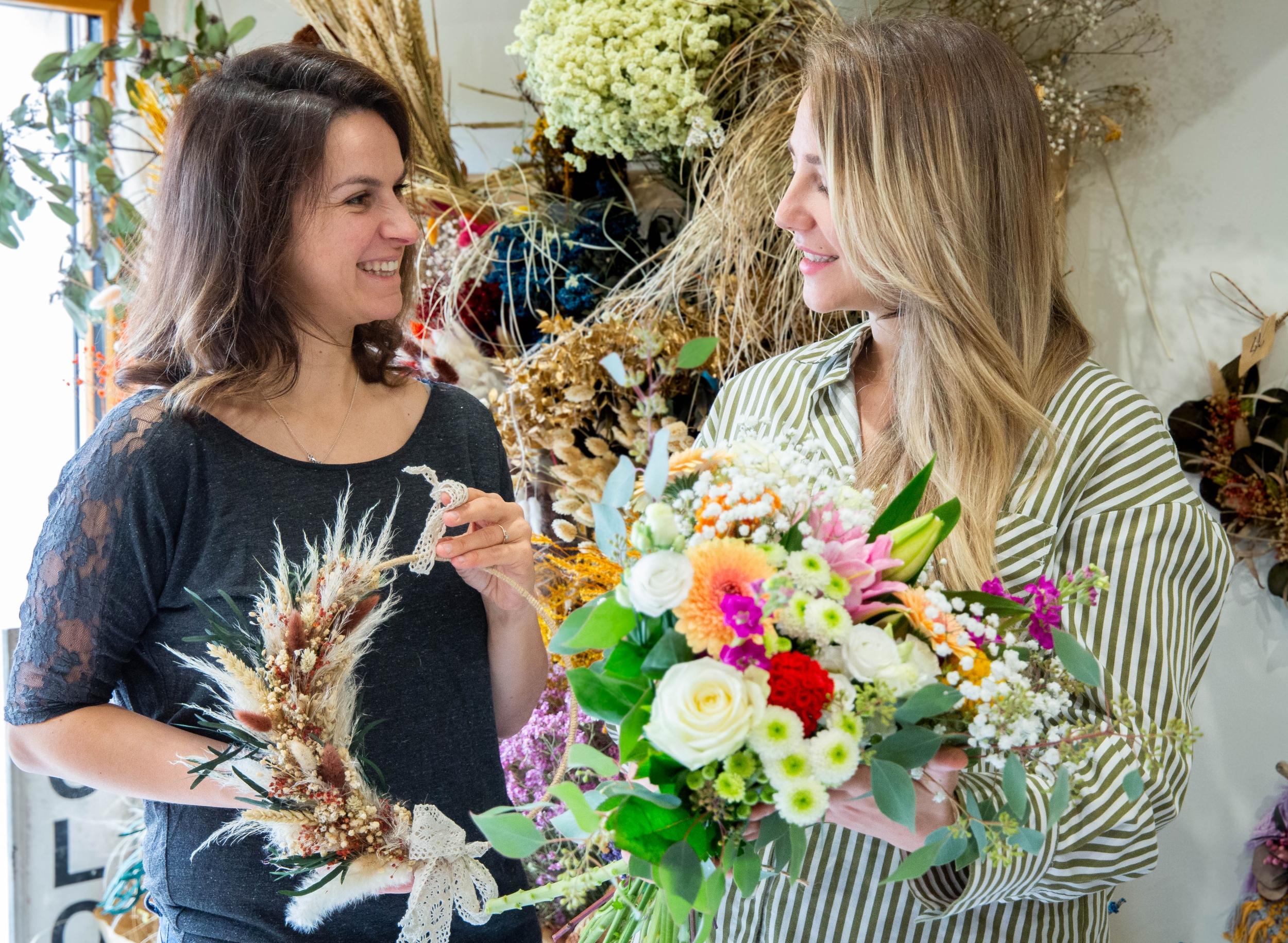 Réalisez un bouquet de fleurs XXL avec Adeline - Image n°3 - Wecandoo