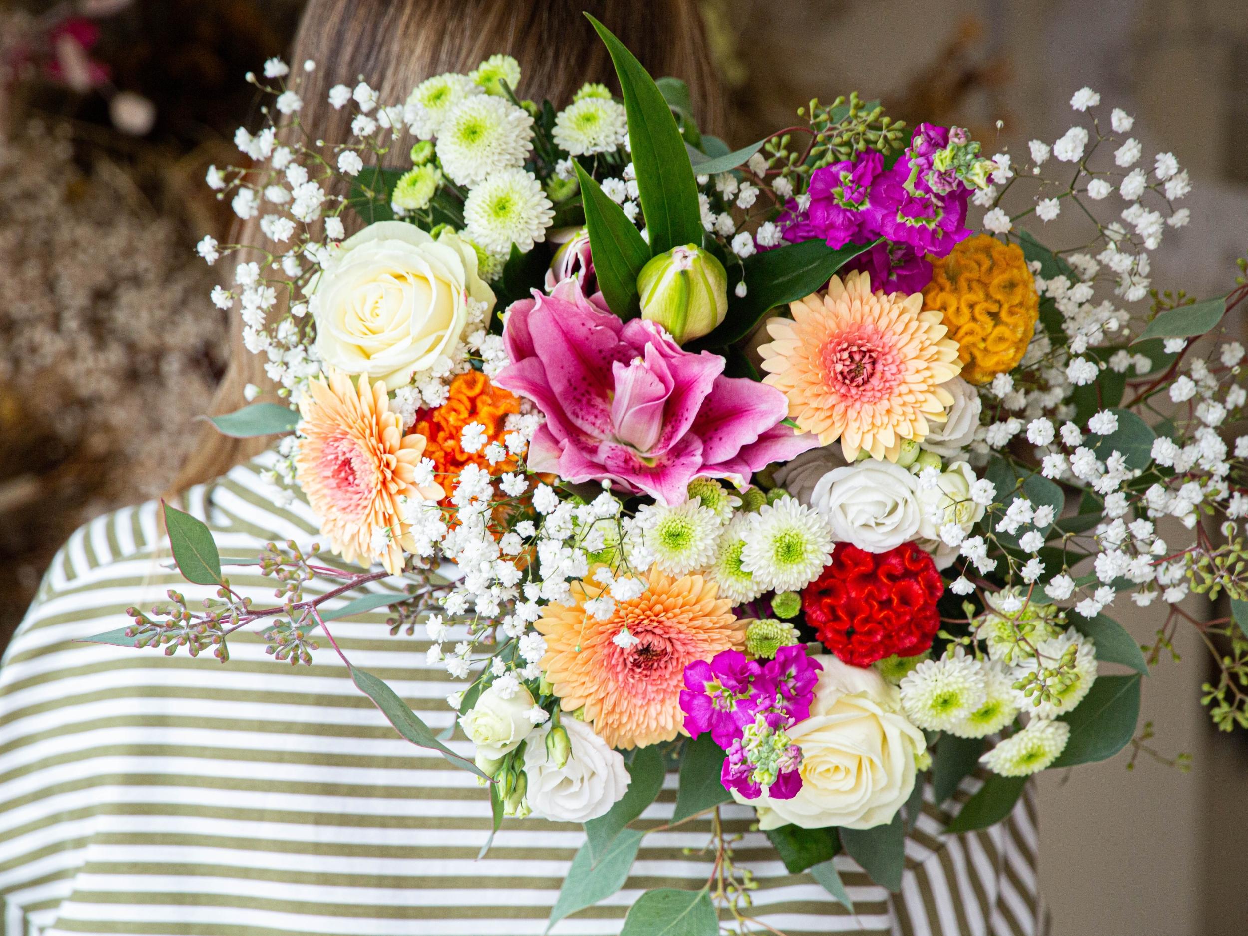 Réalisez un bouquet de fleurs XXL avec Adeline - Image n°1 - Wecandoo