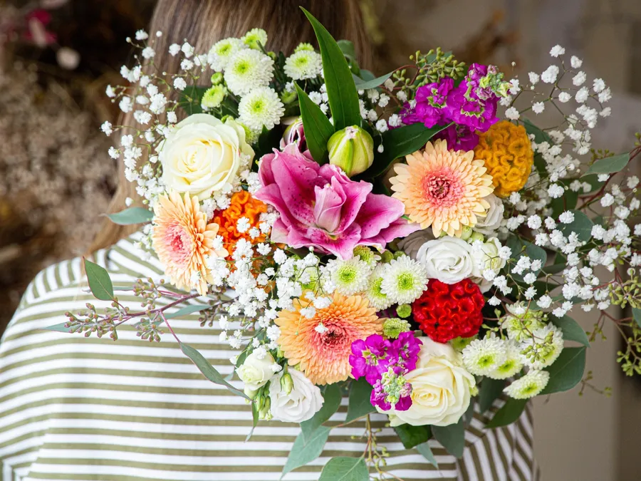 Réalisez un bouquet de fleurs XXL avec Adeline - Image n°1 - Wecandoo