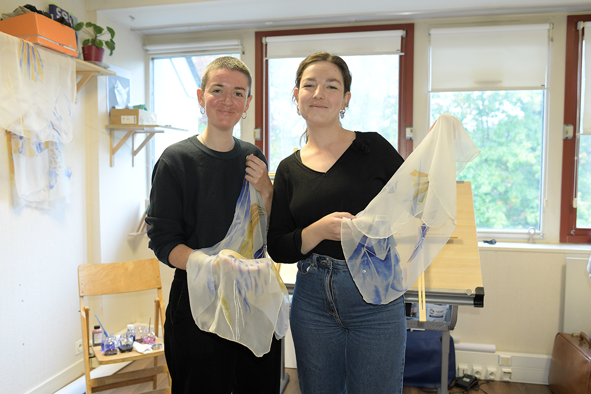 Réalisez votre foulard en soie de créateur avec Julie - Image n°10 - Wecandoo