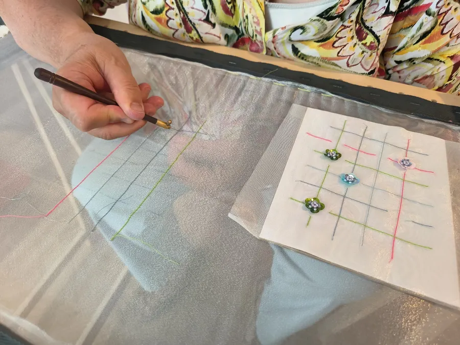 Initiez-vous à la broderie haute couture avec Anne-Claire - Image n°1 - Wecandoo