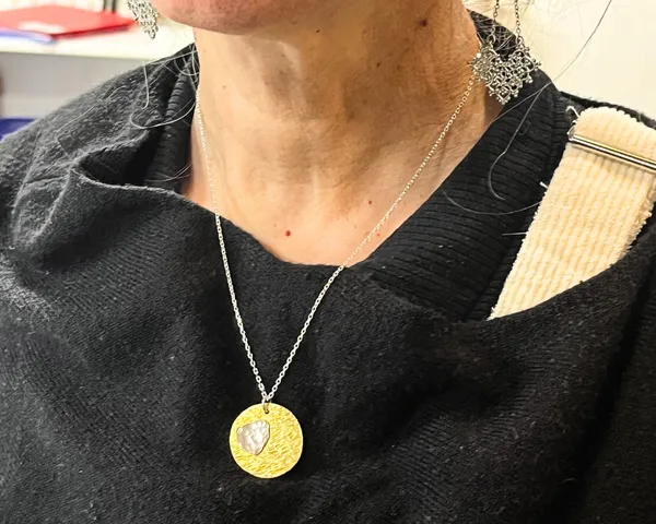 Fabriquez votre collier médaille avec Bérangère - Image n°5 - Wecandoo