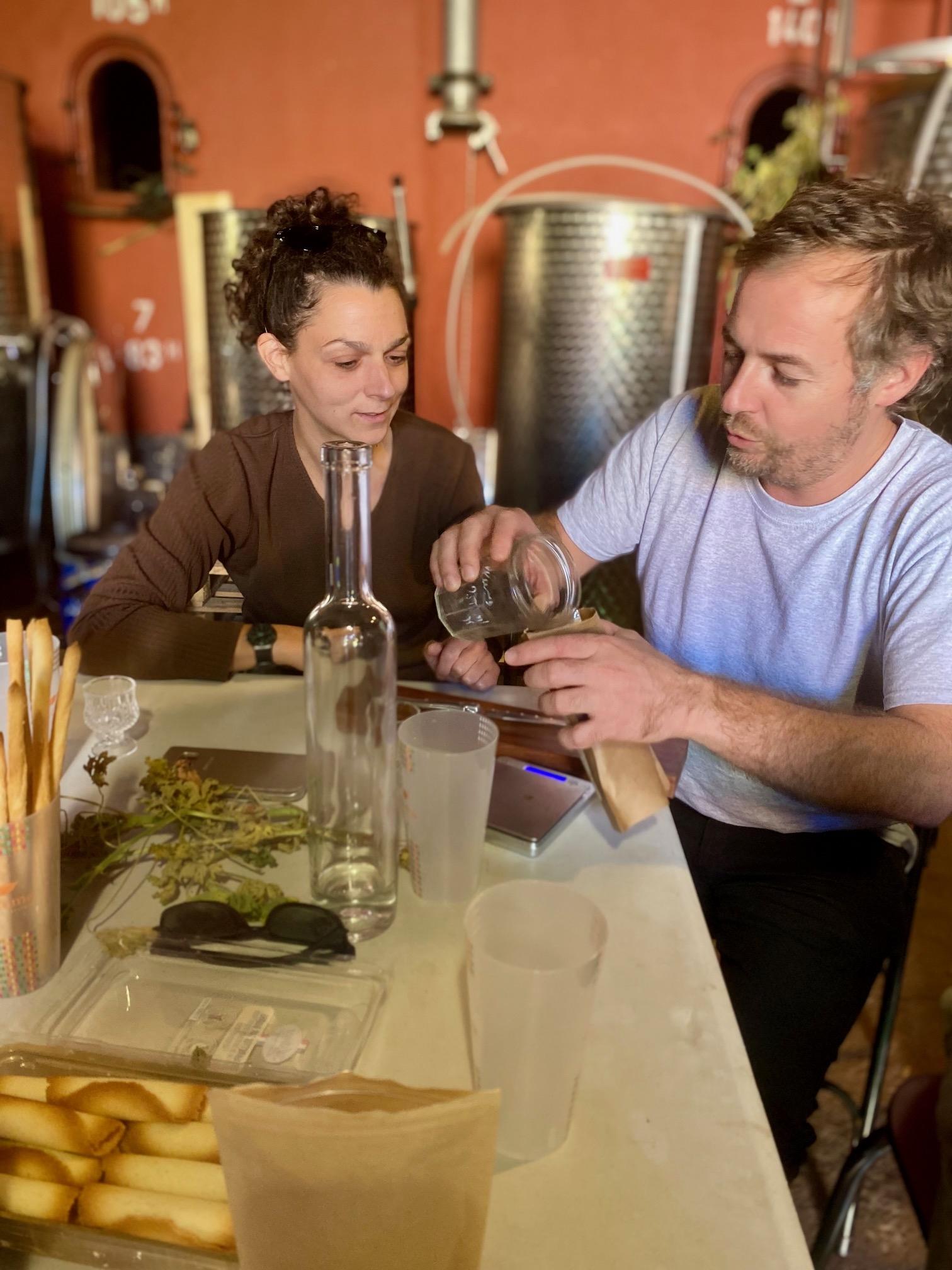 Créez votre propre gin artisanal avec Lolita - Image n°7 - Wecandoo