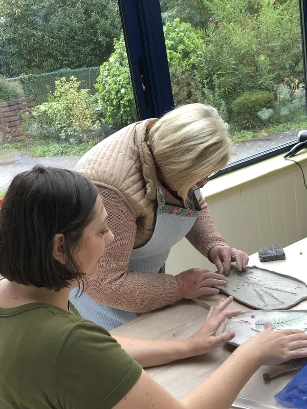 Modelez et décorez votre pièce en céramique avec Clarisse - Image n°3 - Wecandoo