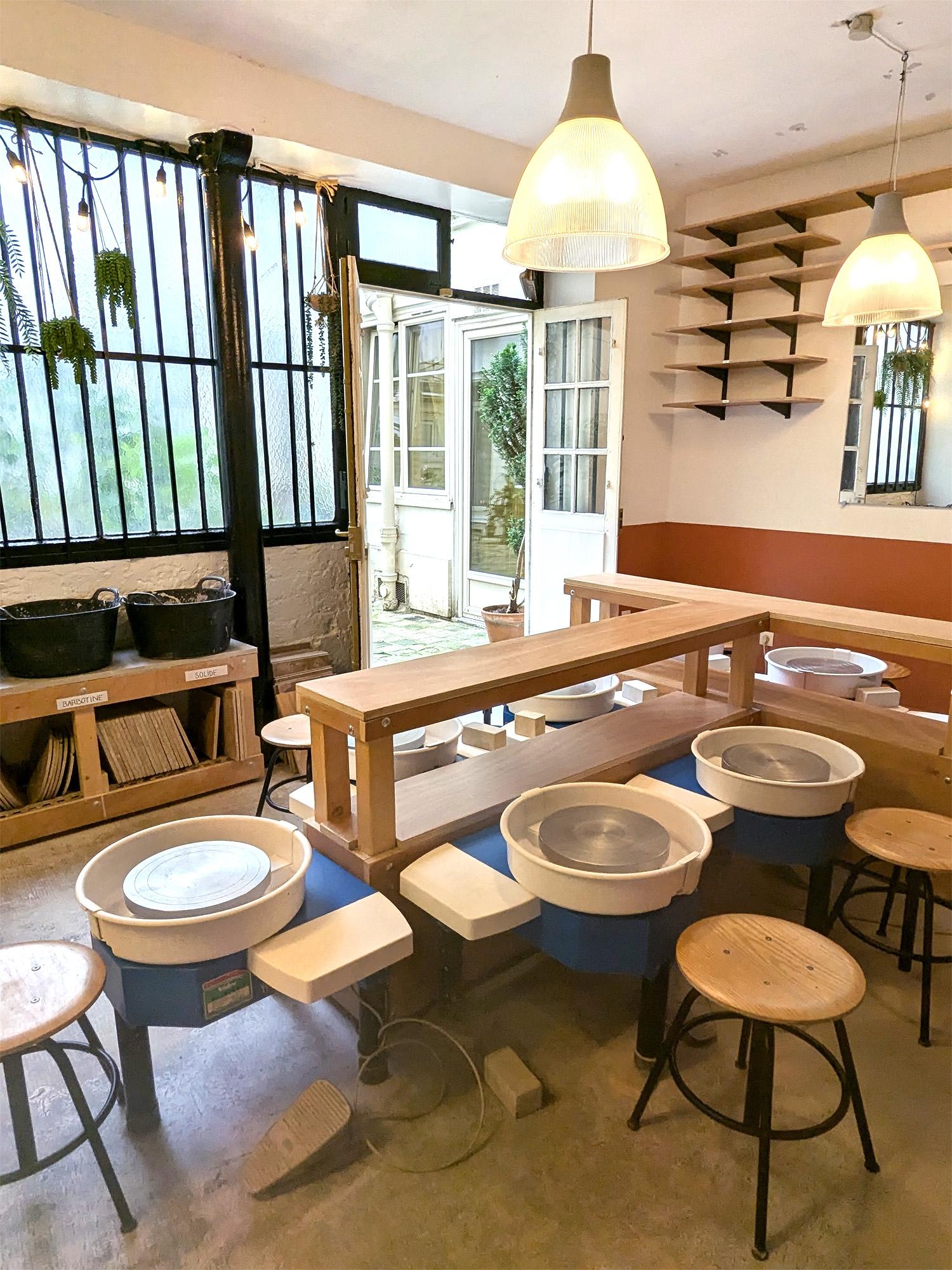 Découvrez les différentes techniques du tournage, en façonnant vos propres pièces avec Capucine et son équipe - Image n°8 - Wecandoo