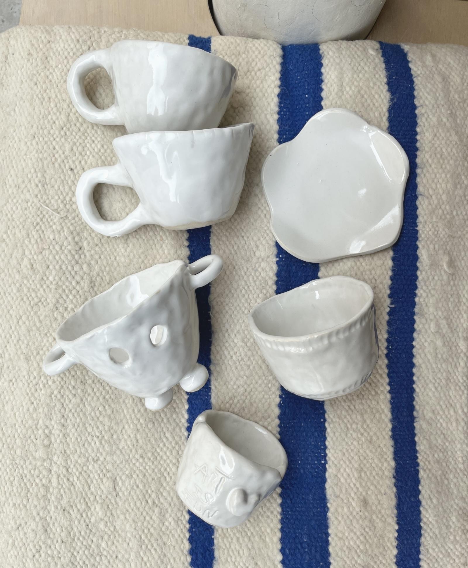 Découvrez les différentes techniques du modelage, en façonnant et décorant vos propres pièces avec Capucine et son équipe - Image n°1 - Wecandoo