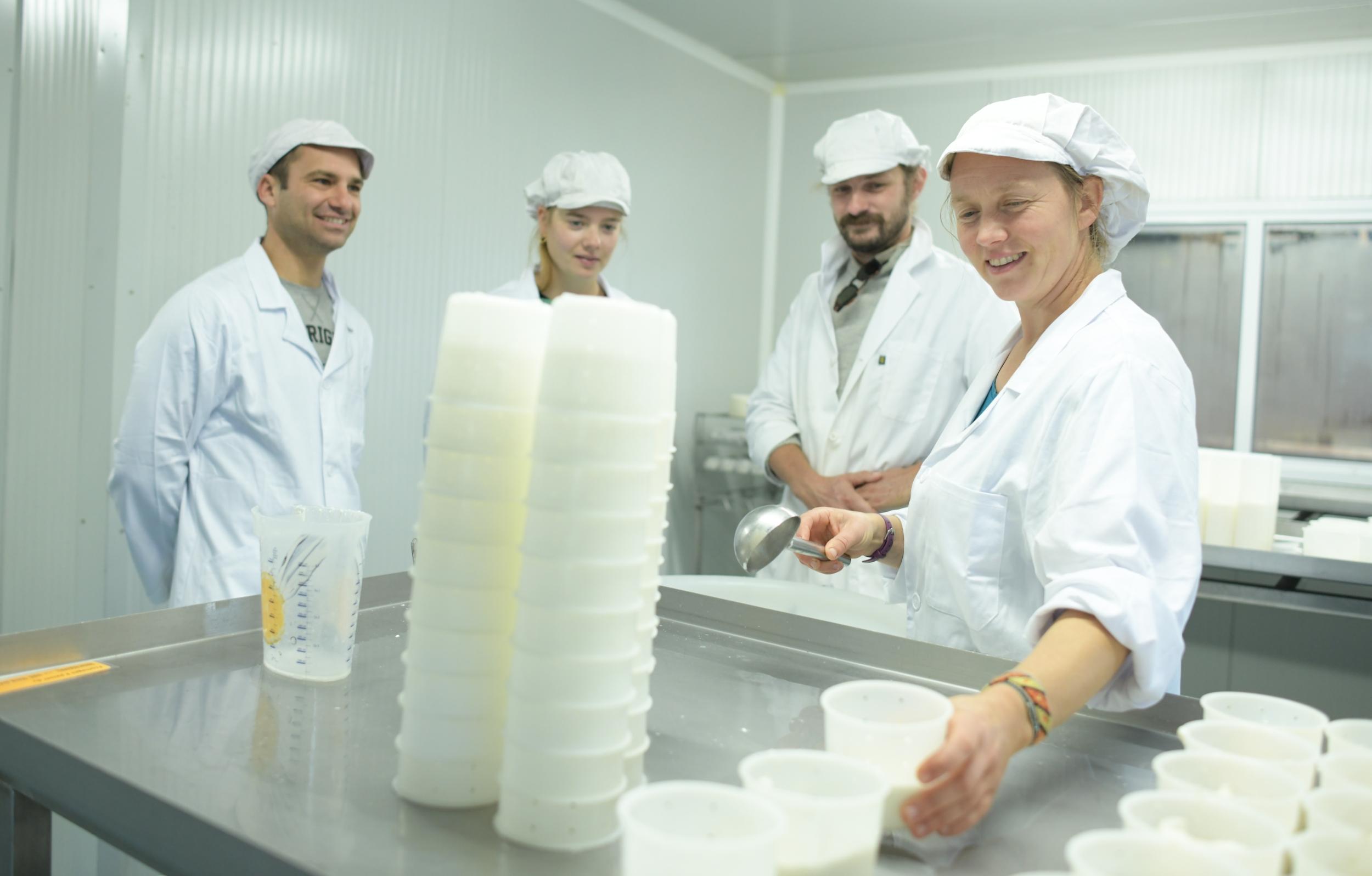 Visitez une chèvrerie et fabriquez votre fromage avec Manon - Image n°8 - Wecandoo