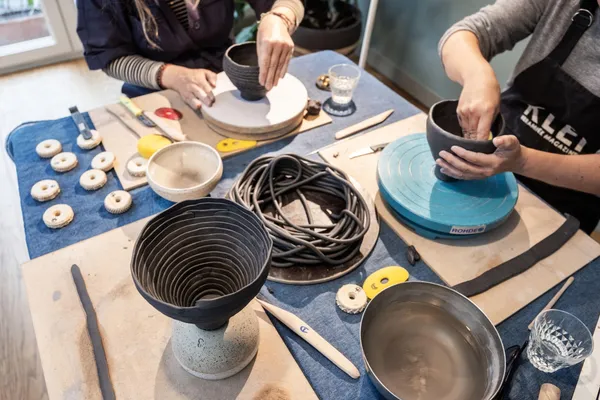 Modelez un vase aux colombins avec Dieter - Afbeelding nr. 3 - Wecandoo