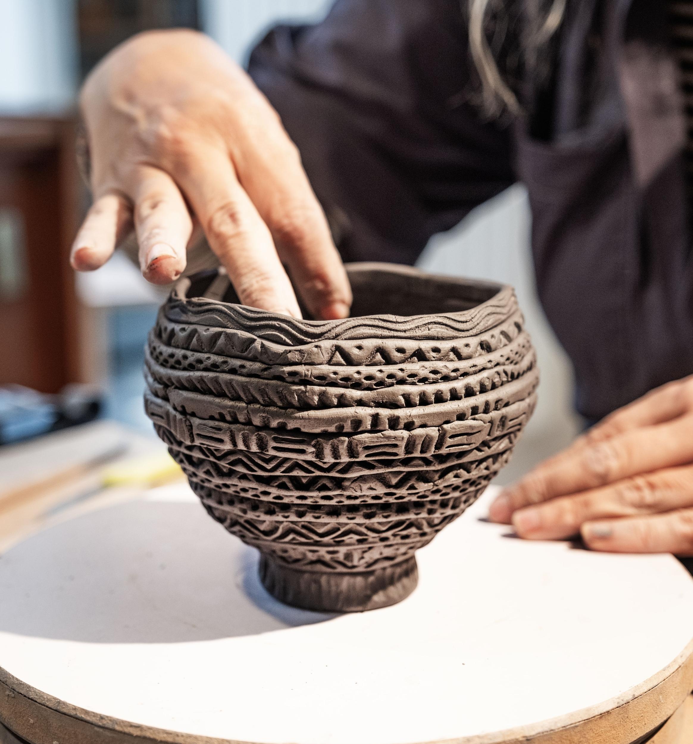 Modelez un vase aux colombins avec Dieter - Image n°5 - Wecandoo