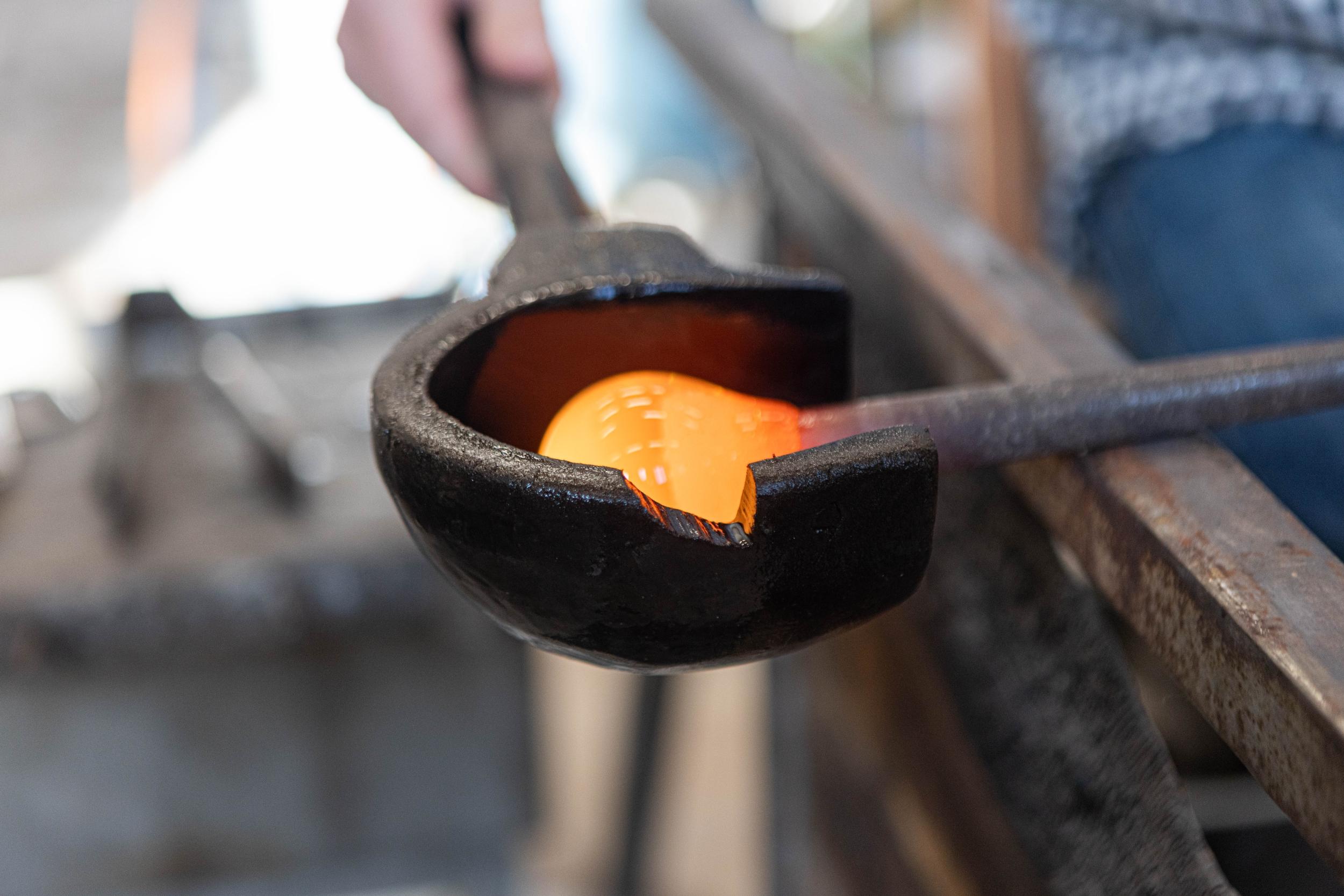 Découvrez le soufflage de verre avec Stéphane - Image n°7 - Wecandoo